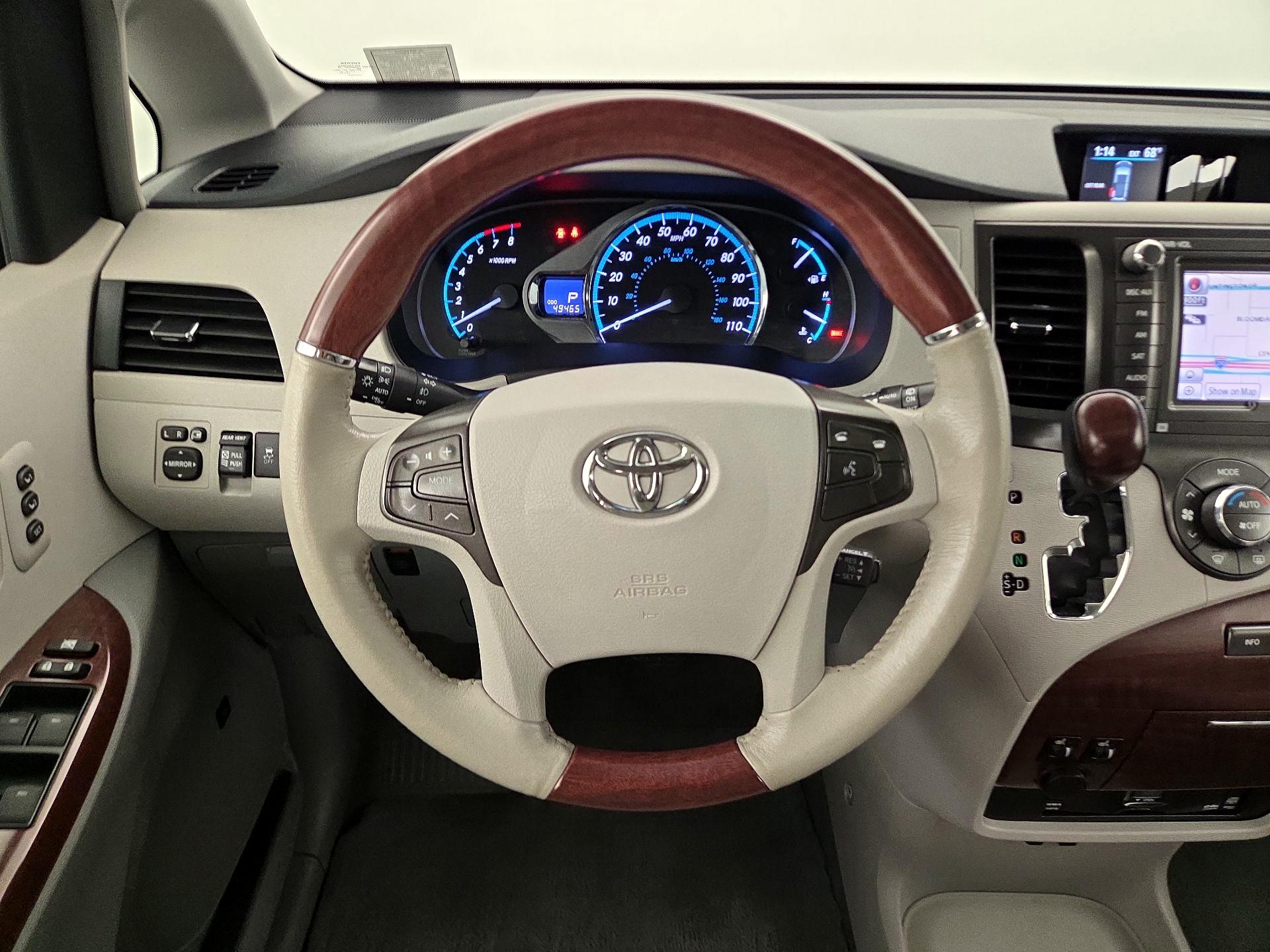 Thumbnail: 2014 Toyota Sienna - 10