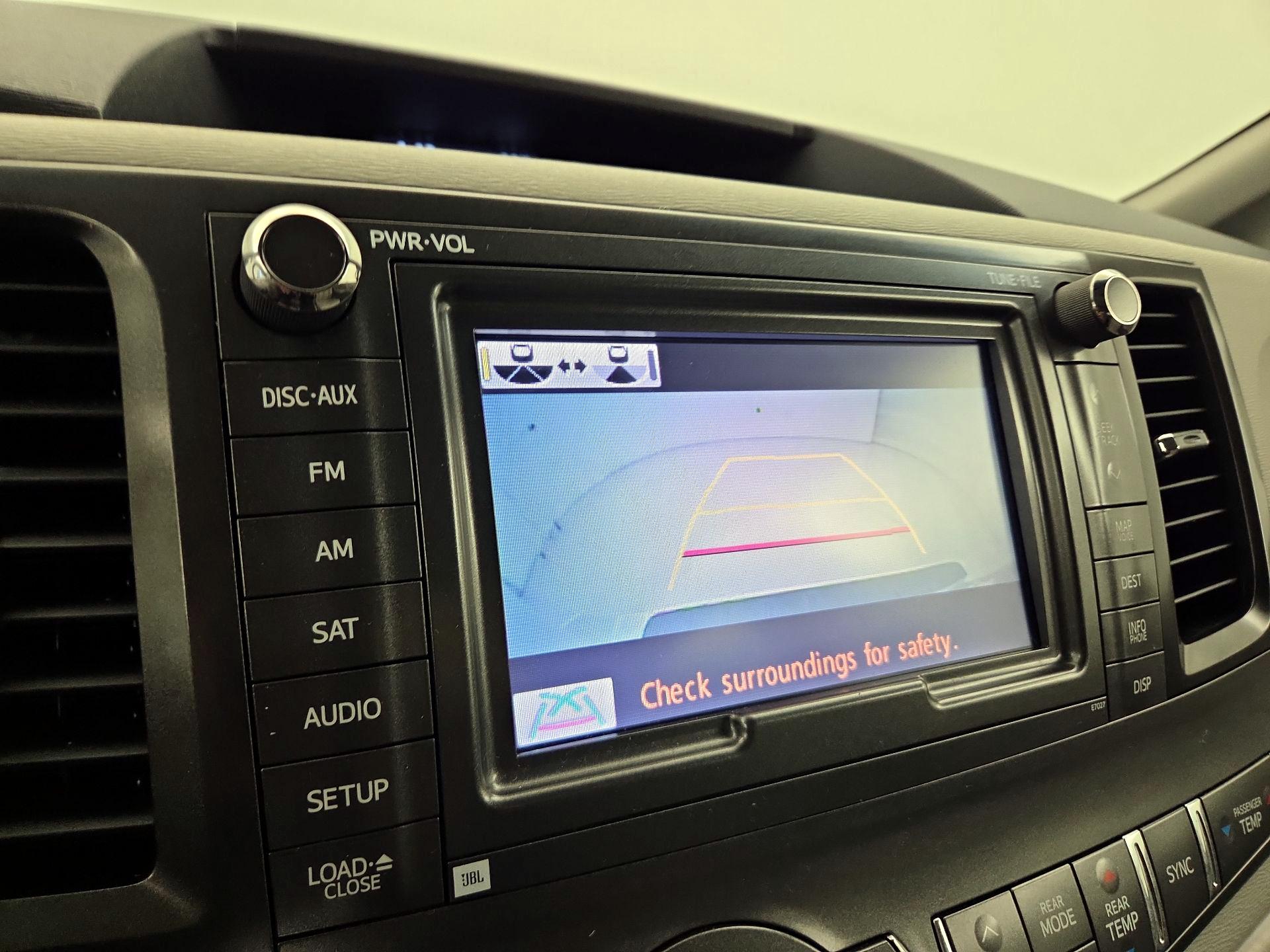 Thumbnail: 2014 Toyota Sienna - 15