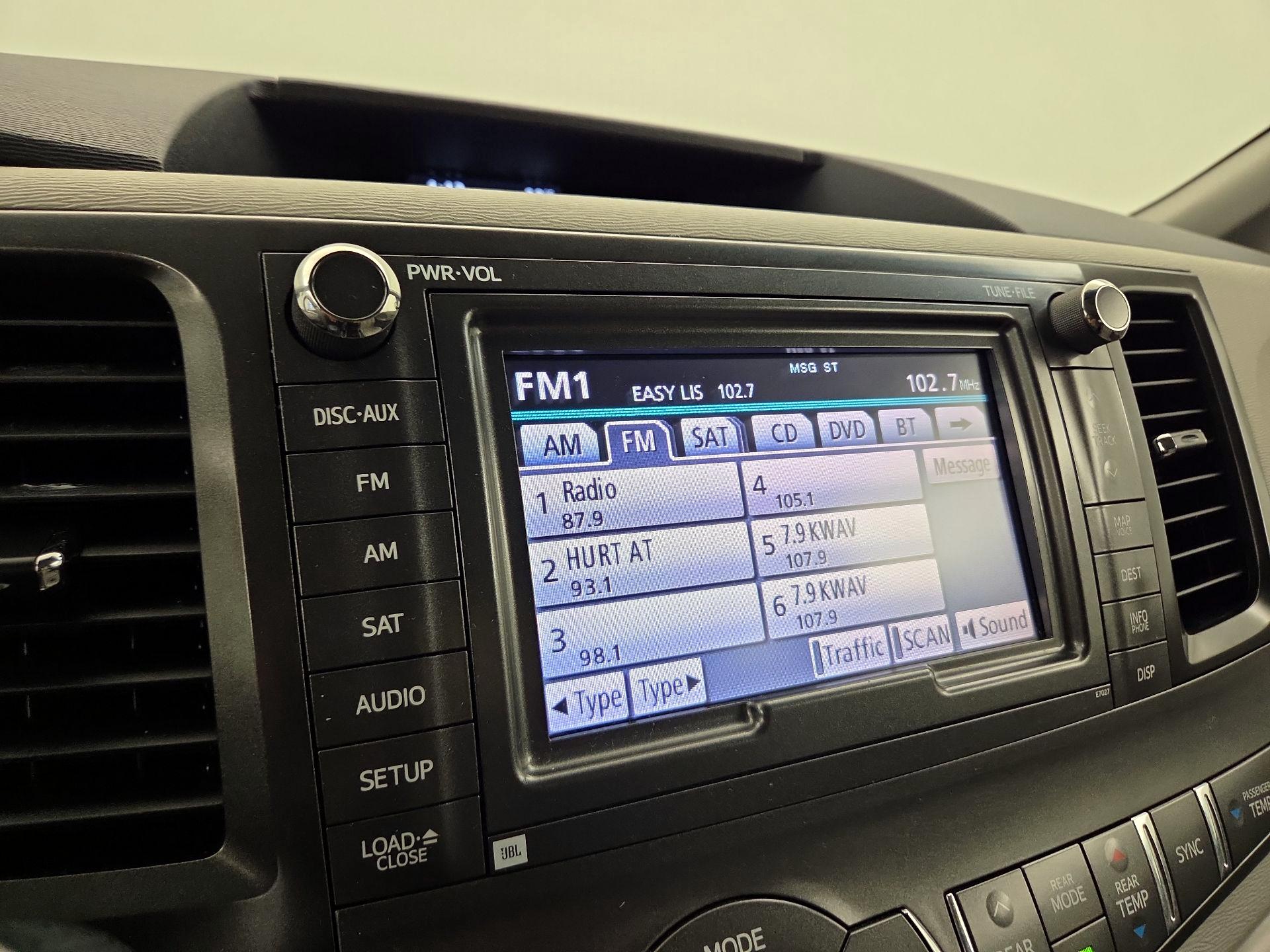 Thumbnail: 2014 Toyota Sienna - 16