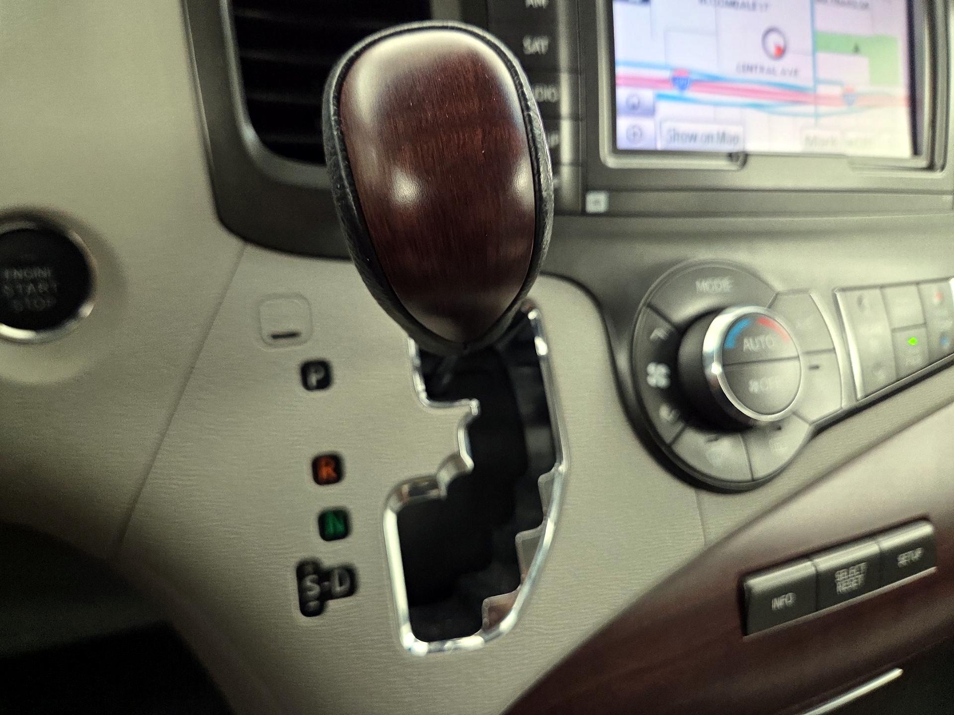 Thumbnail: 2014 Toyota Sienna - 18