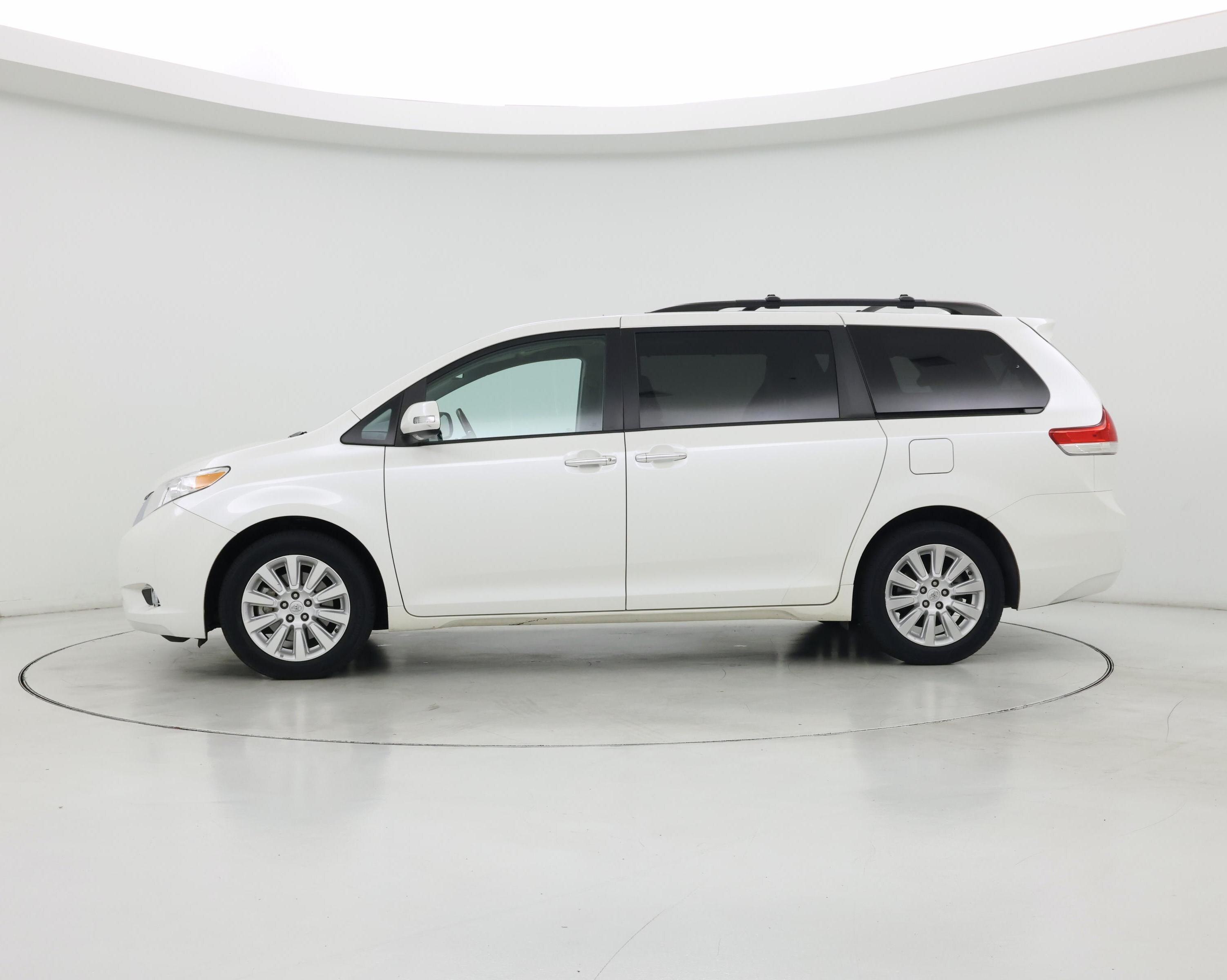 Thumbnail: 2014 Toyota Sienna - 3