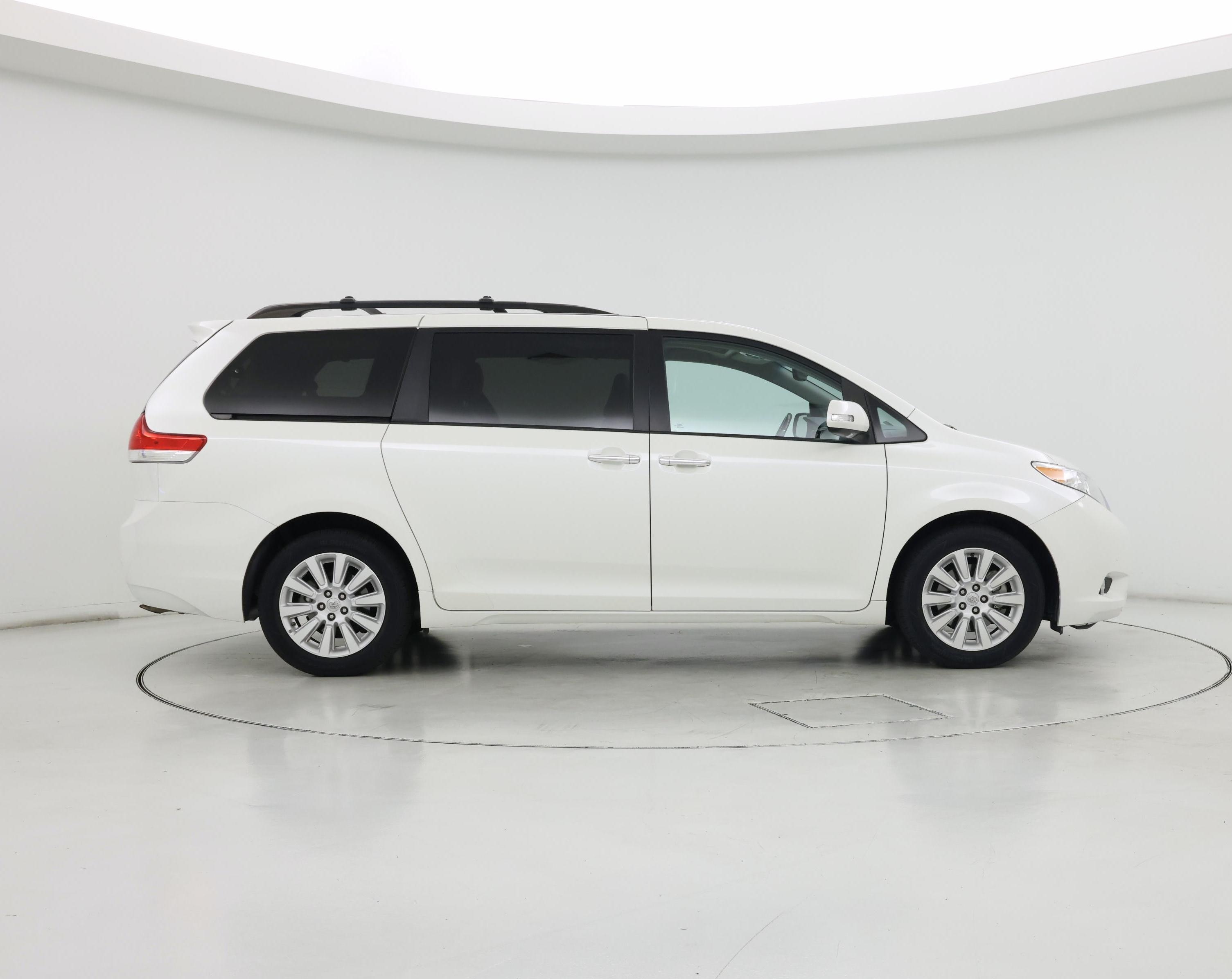 Thumbnail: 2014 Toyota Sienna - 7