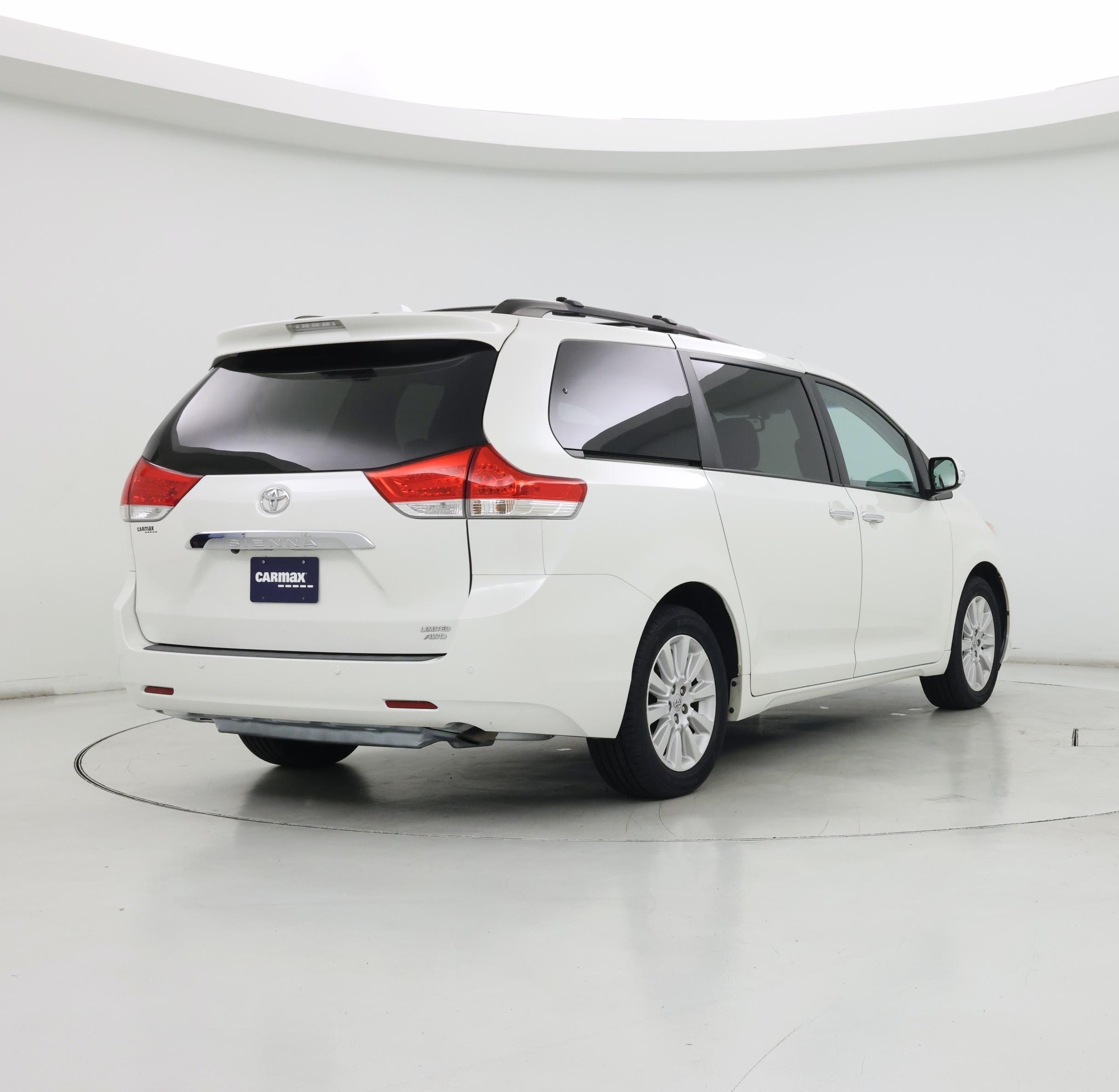 Thumbnail: 2014 Toyota Sienna - 8
