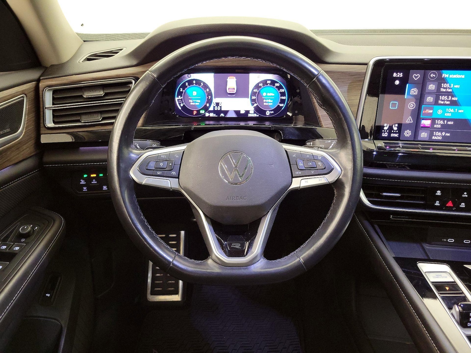 2024 Volkswagen Atlas SEL Premium R-Line - Photo 11