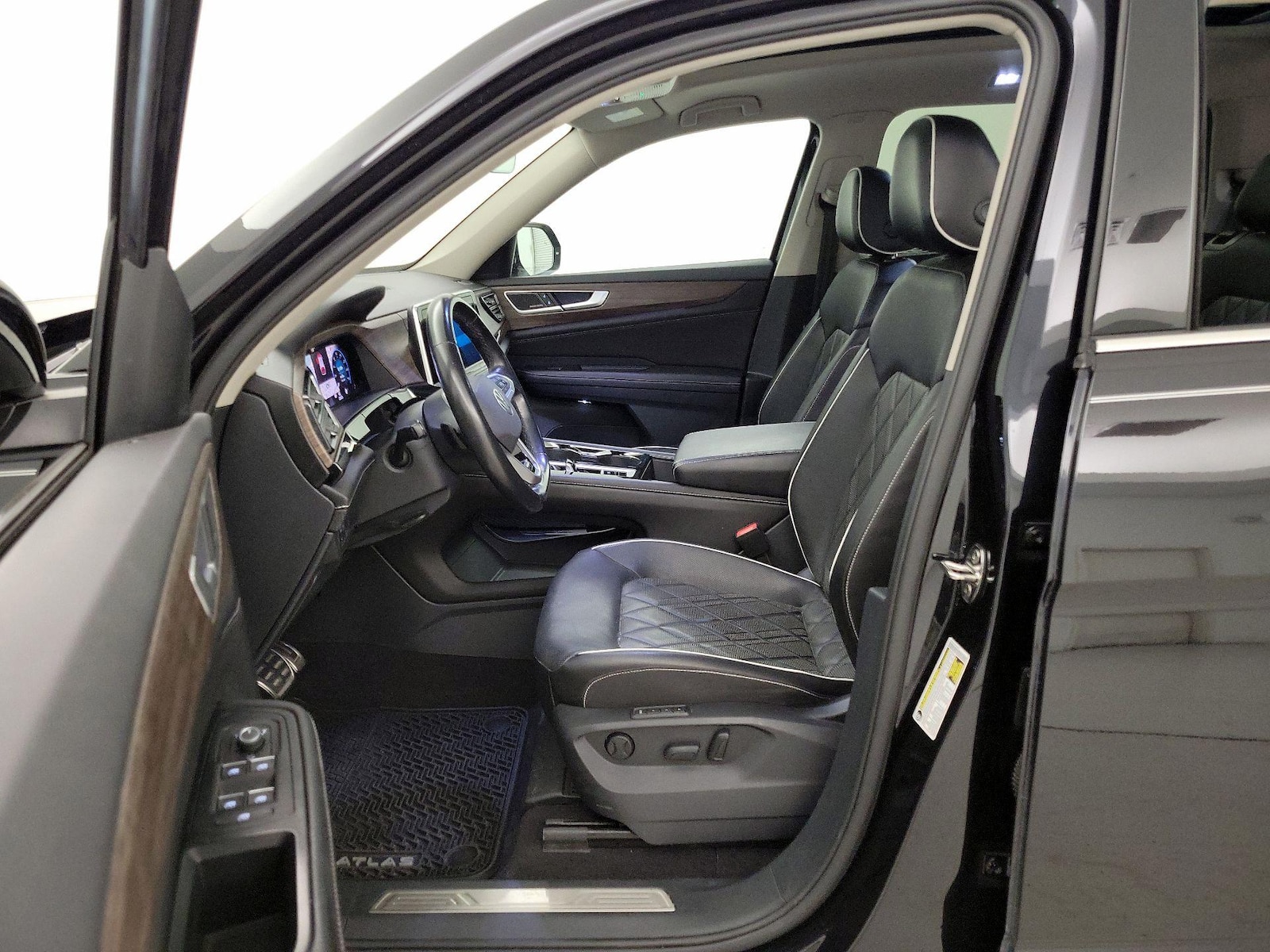 2024 Volkswagen Atlas SEL Premium R-Line - Photo 12