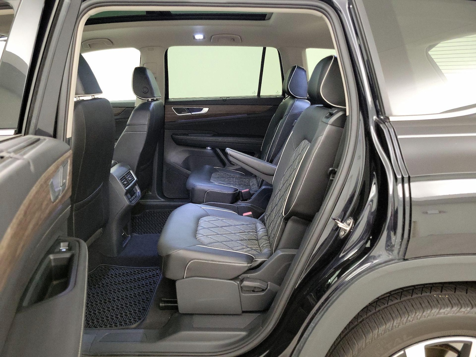2024 Volkswagen Atlas SEL Premium R-Line - Photo 21