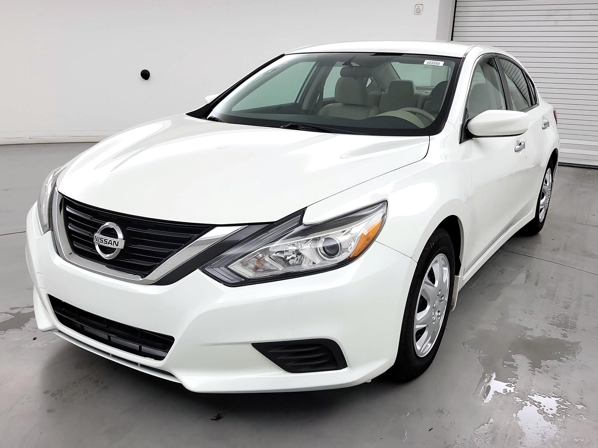 Thumbnail: 2017 Nissan Altima - 3