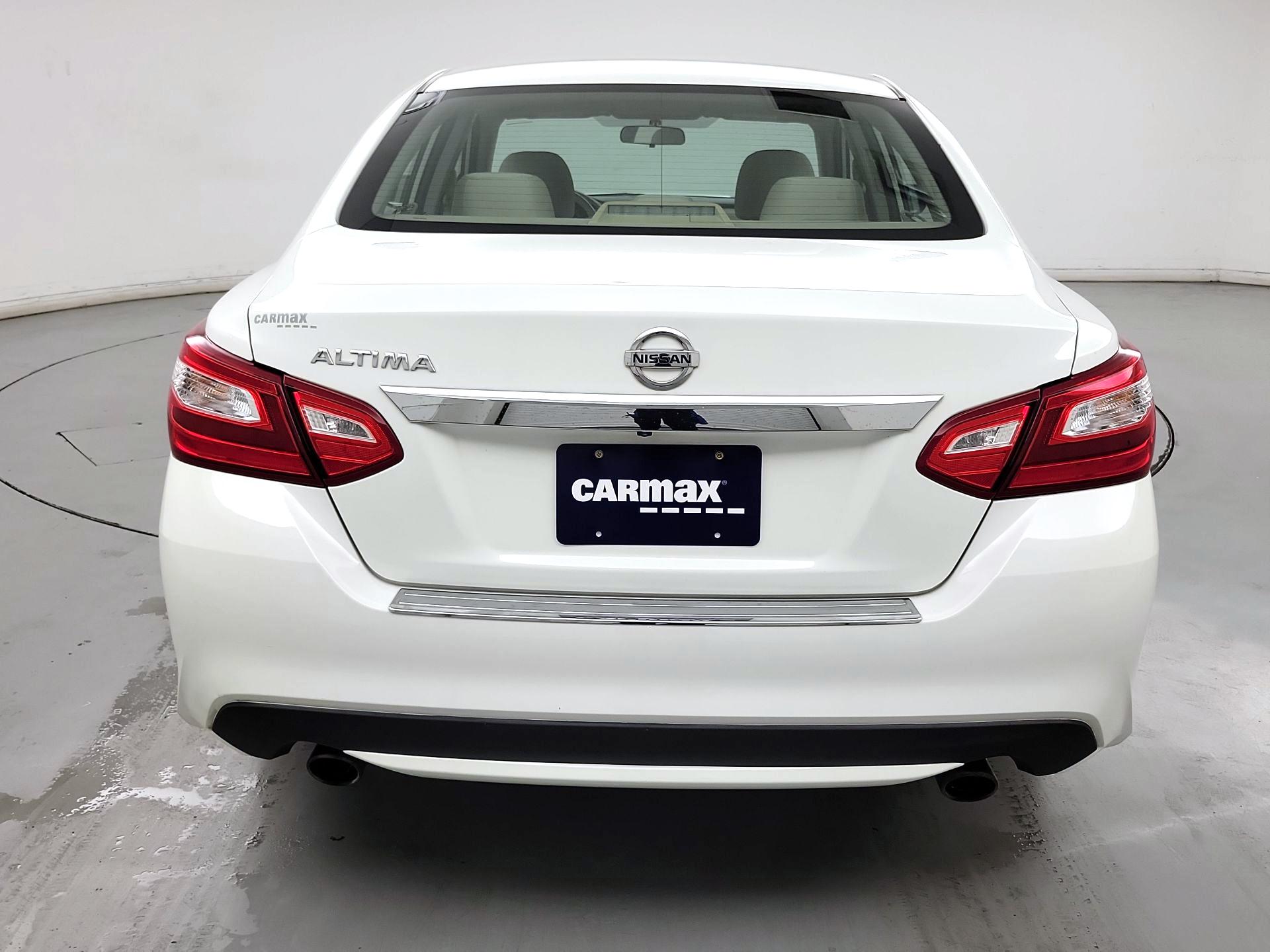 Thumbnail: 2017 Nissan Altima - 6