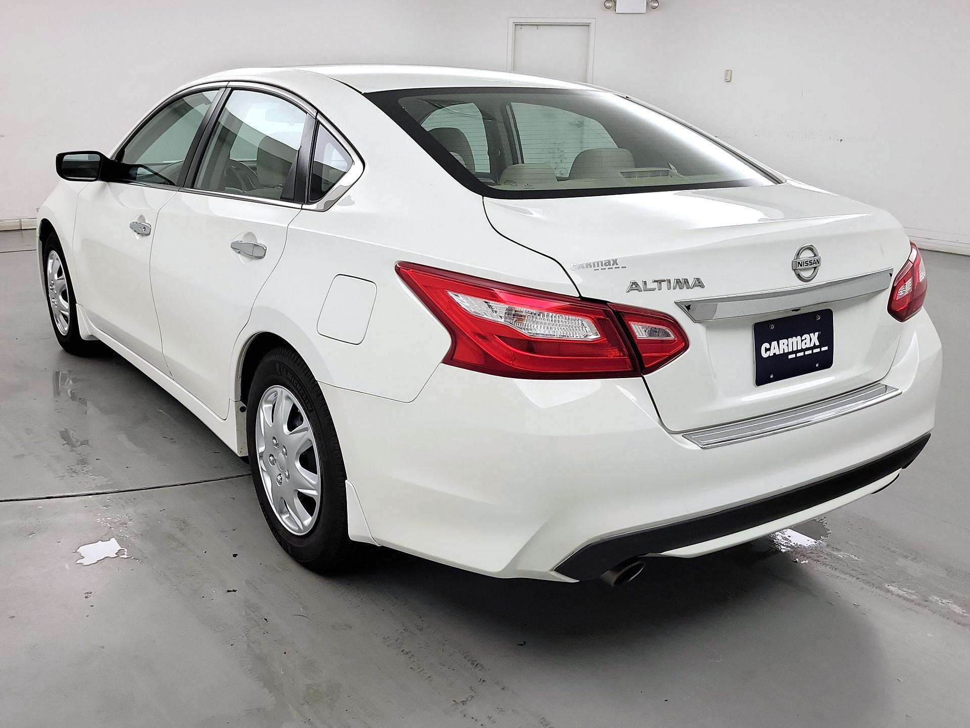 Thumbnail: 2017 Nissan Altima - 7