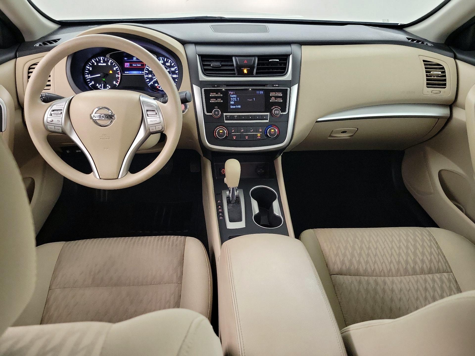 Thumbnail: 2017 Nissan Altima - 8