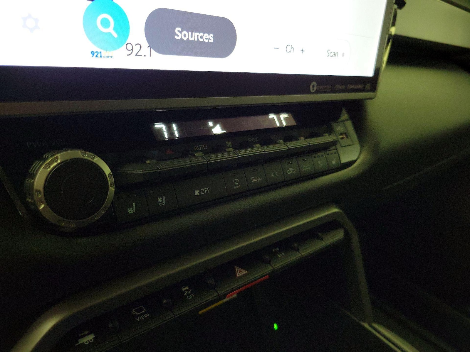 2024 Toyota Tundra Limited - Photo 17