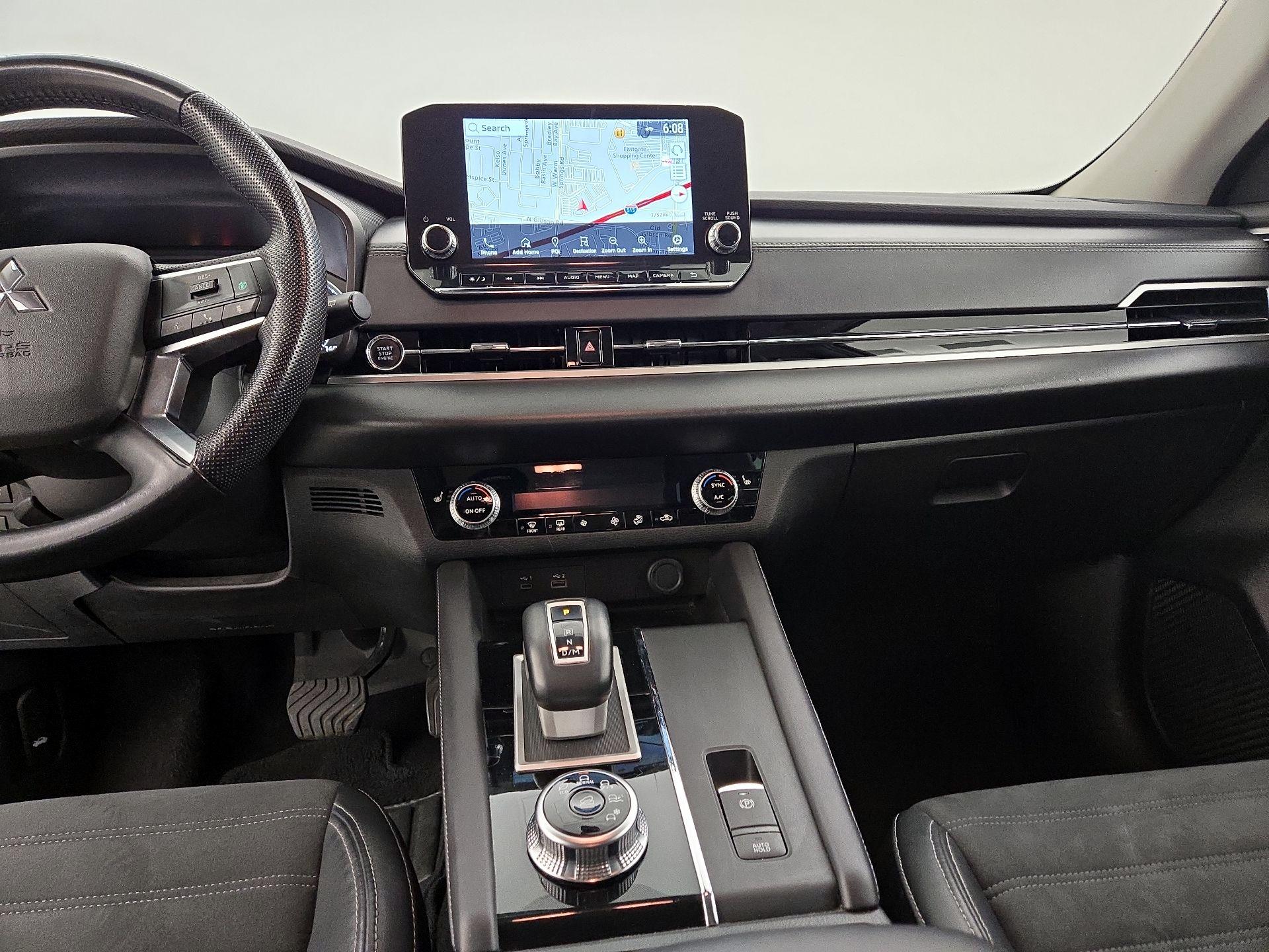 Thumbnail: 2023 Mitsubishi Outlander - 9