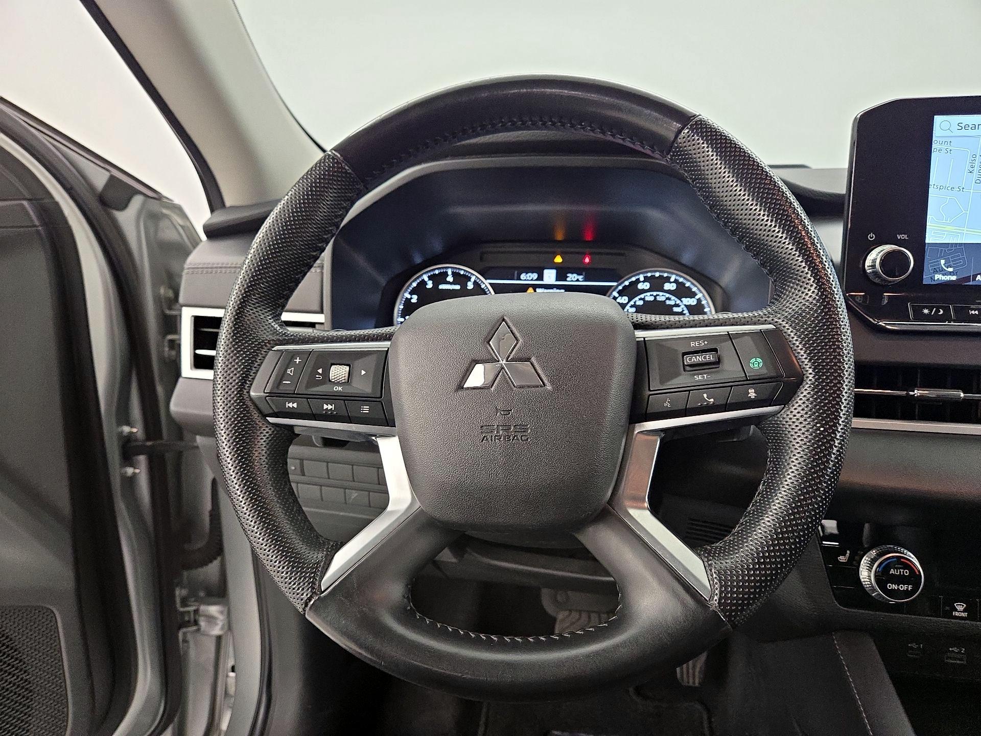 Thumbnail: 2023 Mitsubishi Outlander - 10