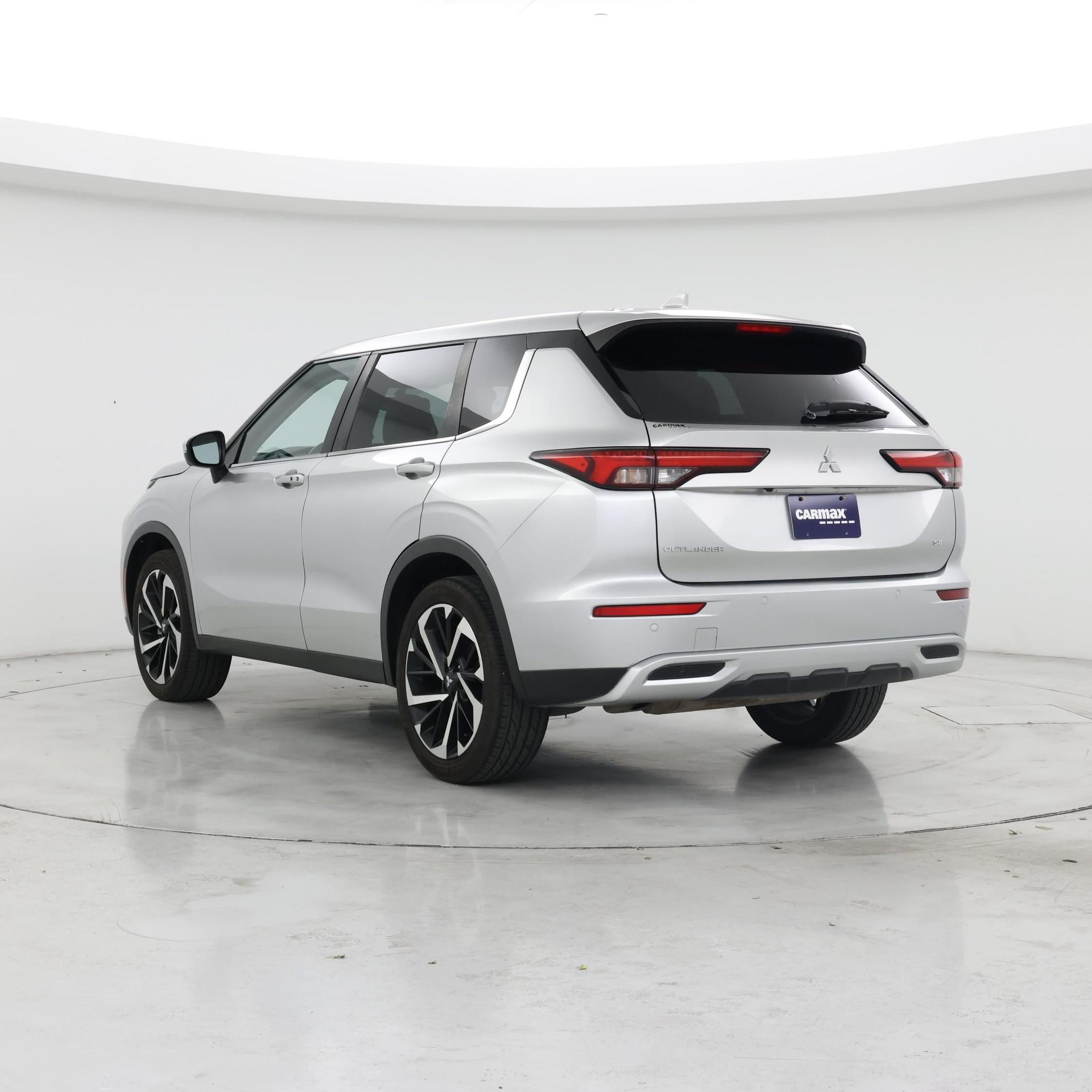 Thumbnail: 2023 Mitsubishi Outlander - 2