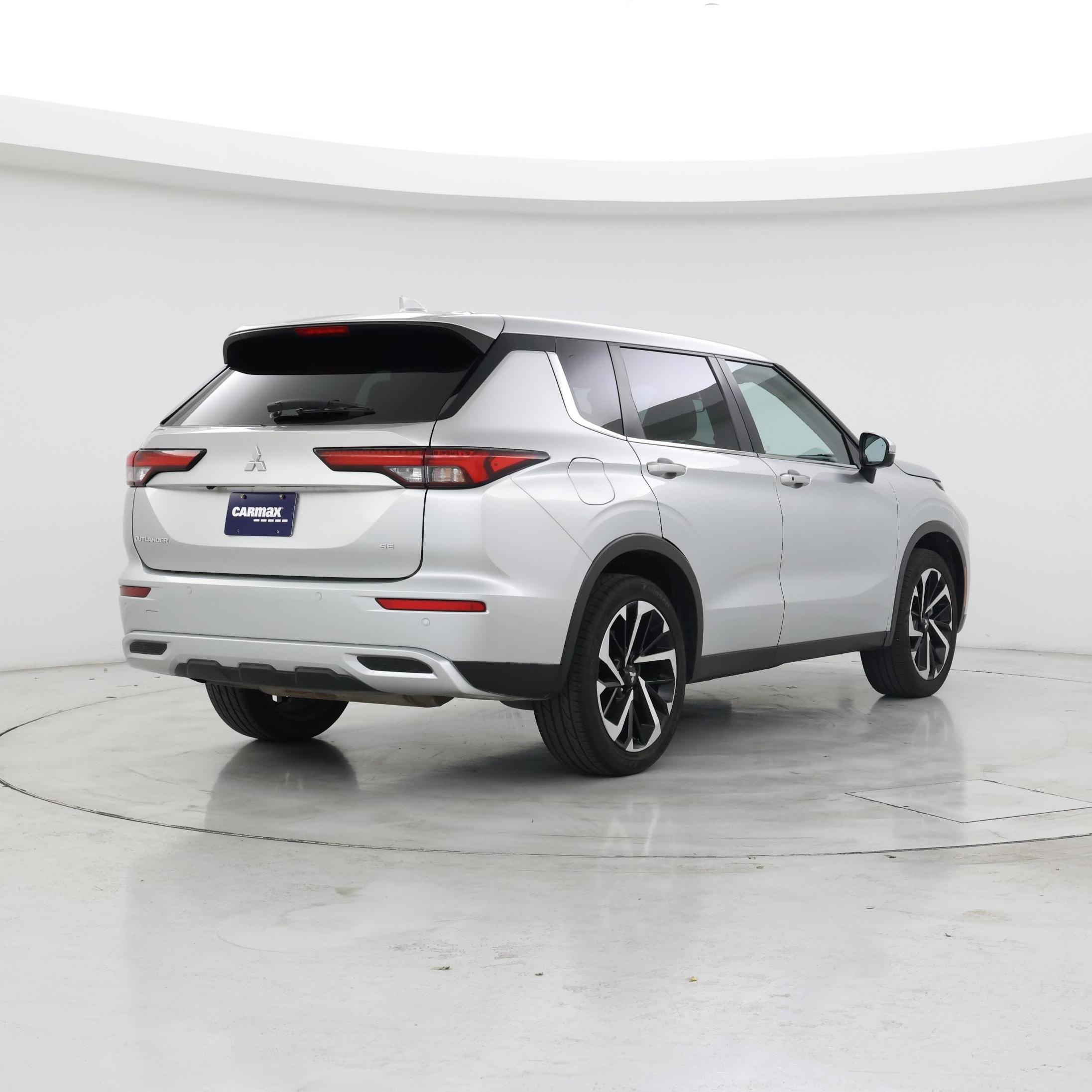 Thumbnail: 2023 Mitsubishi Outlander - 8