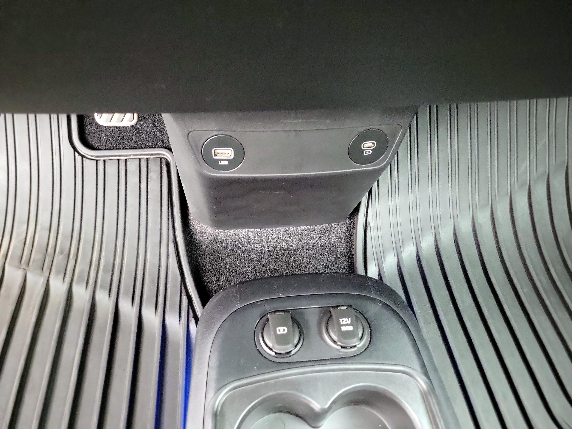 Thumbnail: 2023 Kia EV6 - 19