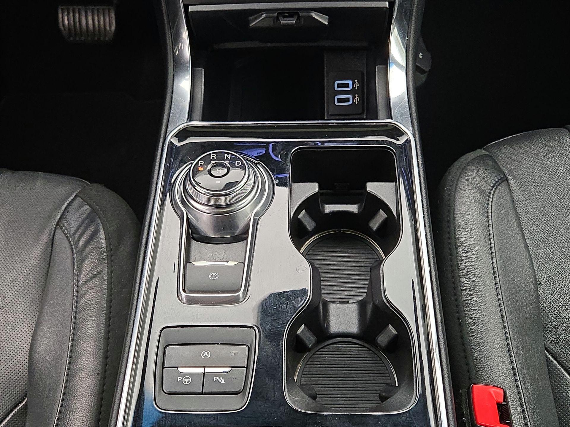 Thumbnail: 2019 Ford Edge - 16
