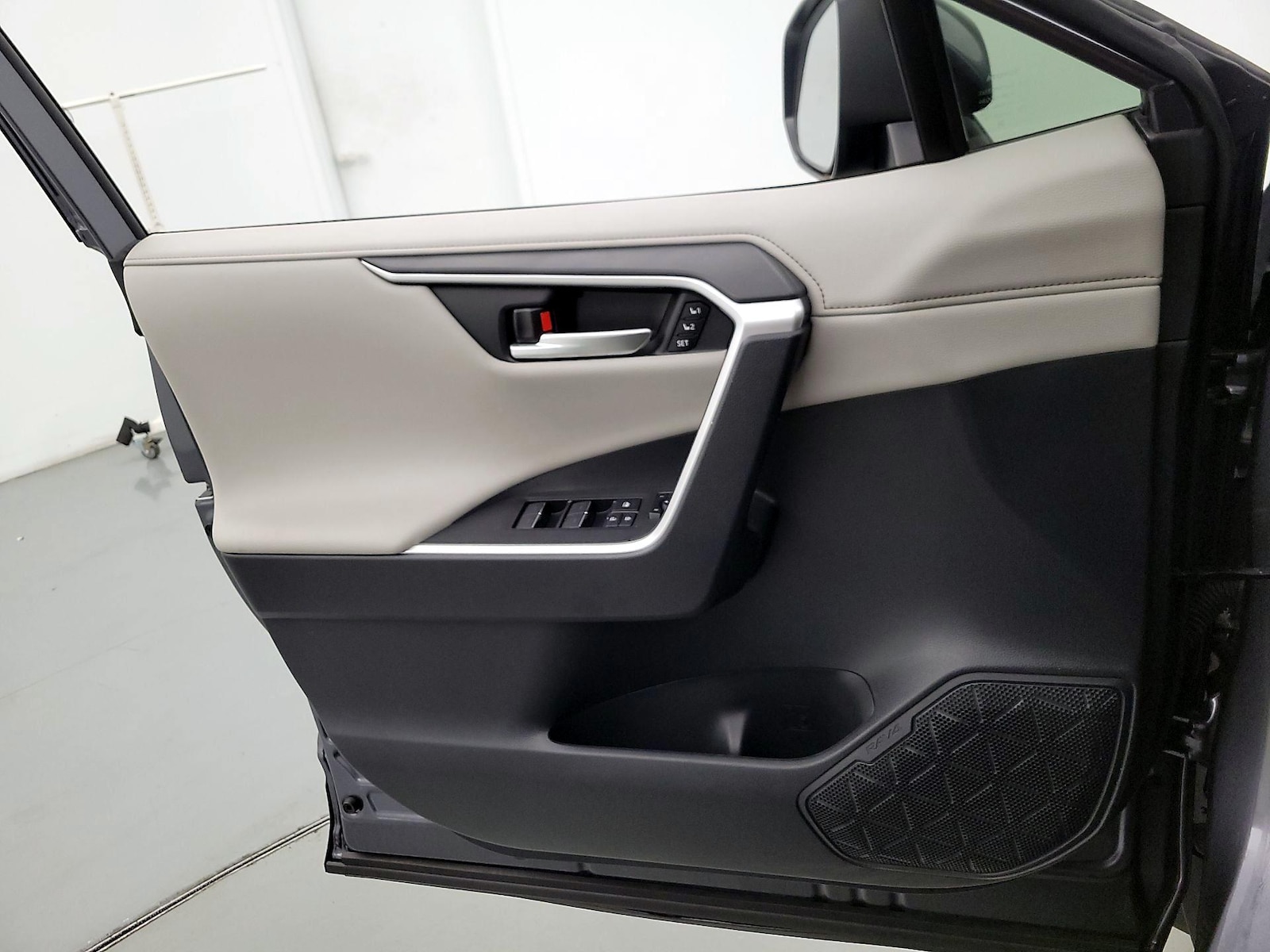 2024 Toyota RAV4 Limited - Photo 13