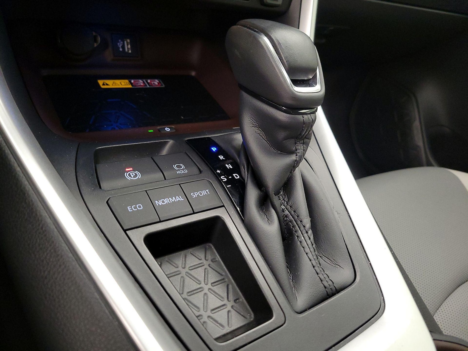 2024 Toyota RAV4 Limited - Photo 18