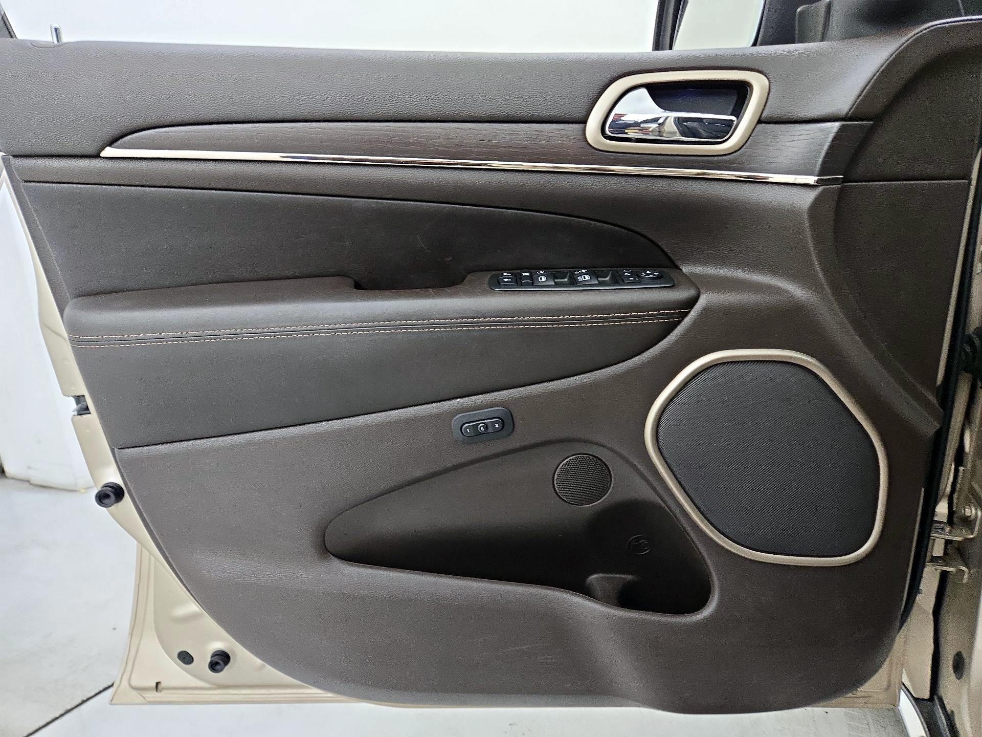 Thumbnail: 2014 Jeep Grand Cherokee - 12