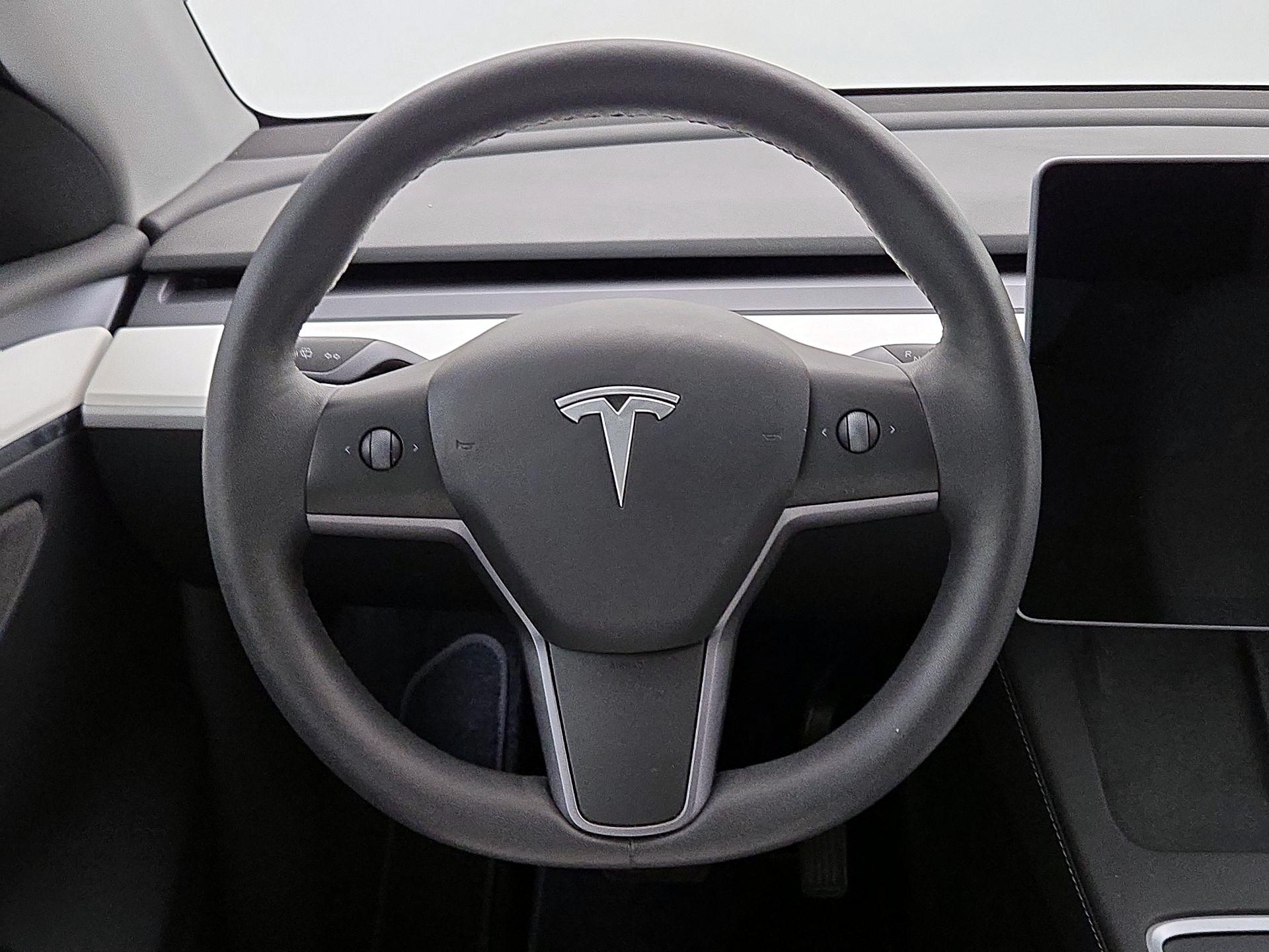 Thumbnail: 2023 Tesla Model Y - 10