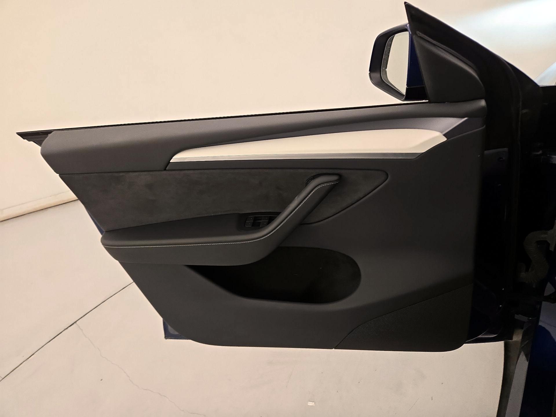Thumbnail: 2023 Tesla Model Y - 12