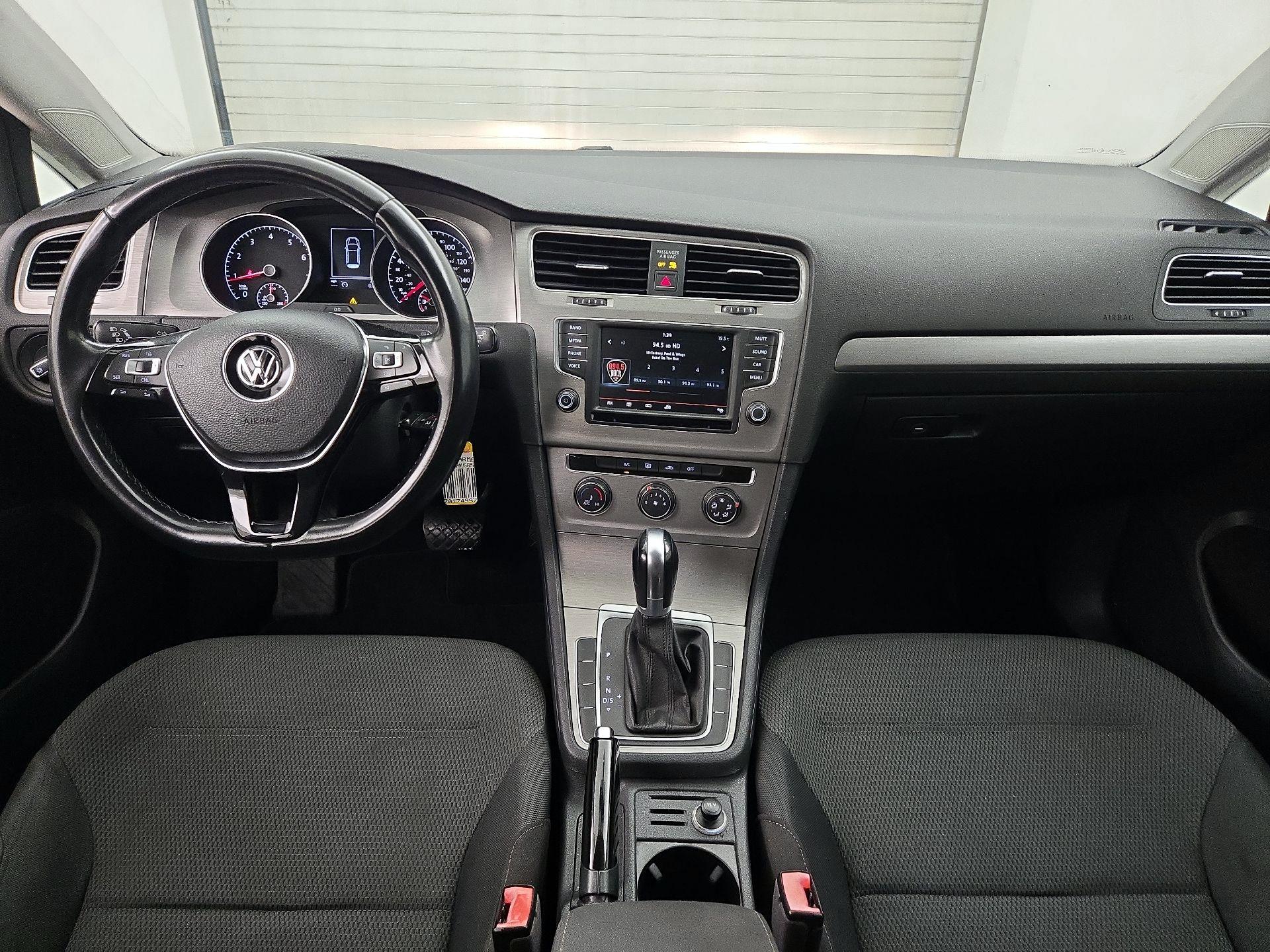 Thumbnail: 2016 Volkswagen Golf - 9