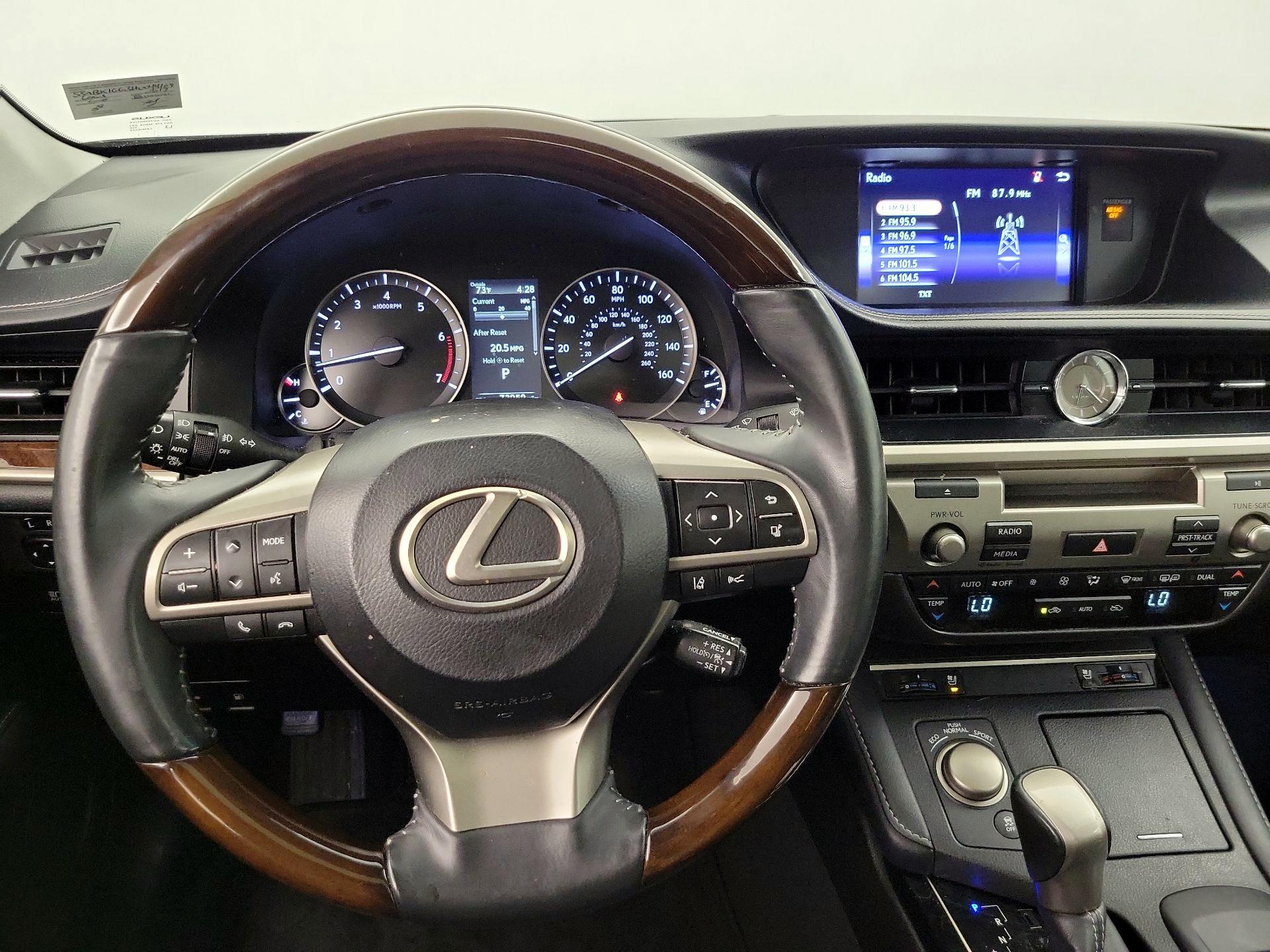 Thumbnail: 2017 Lexus ES - 10