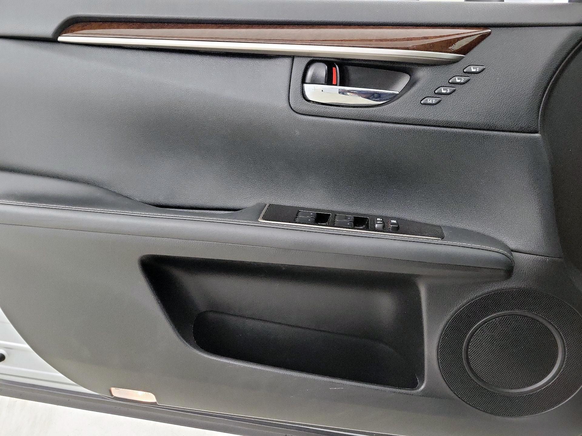 Thumbnail: 2017 Lexus ES - 12