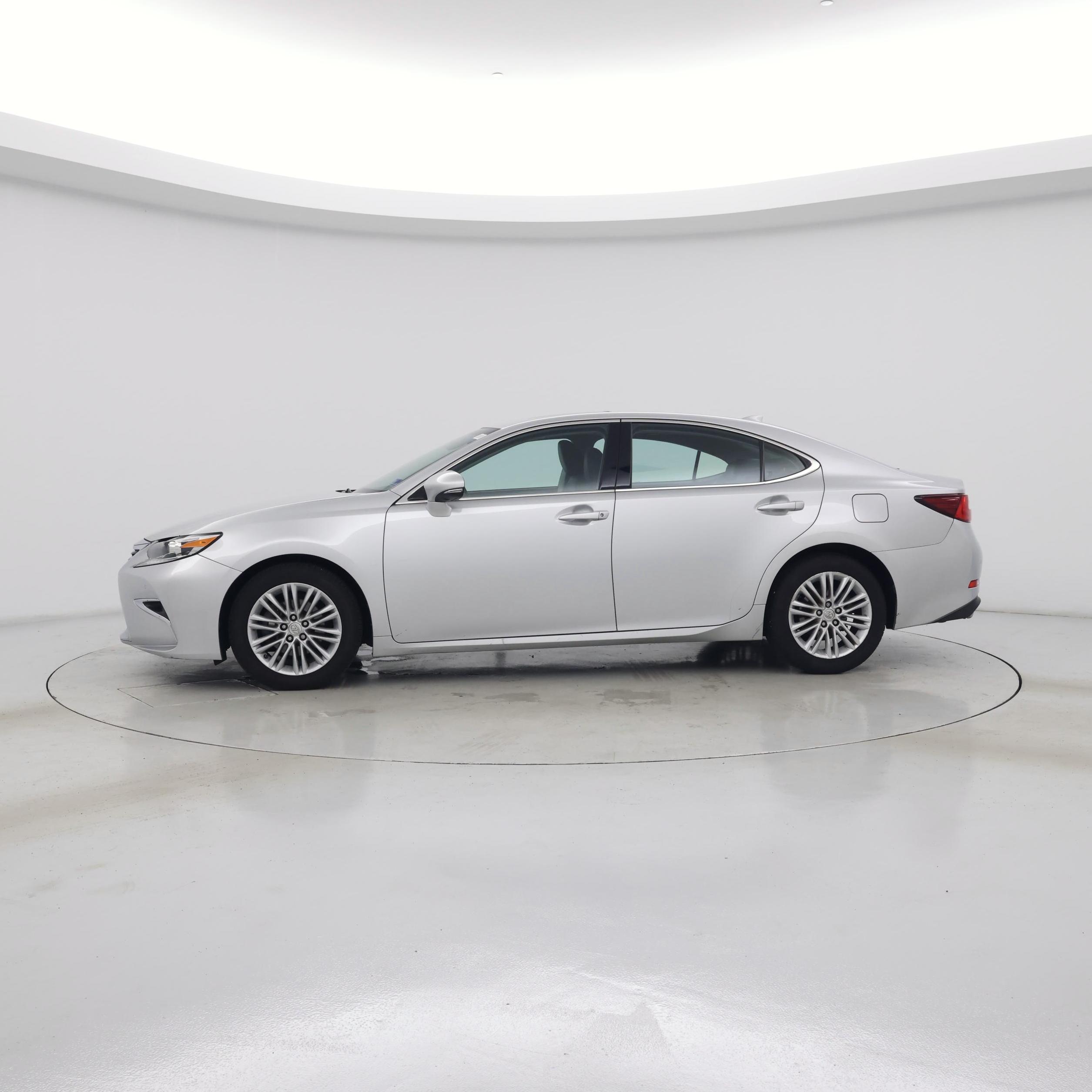 Thumbnail: 2017 Lexus ES - 3
