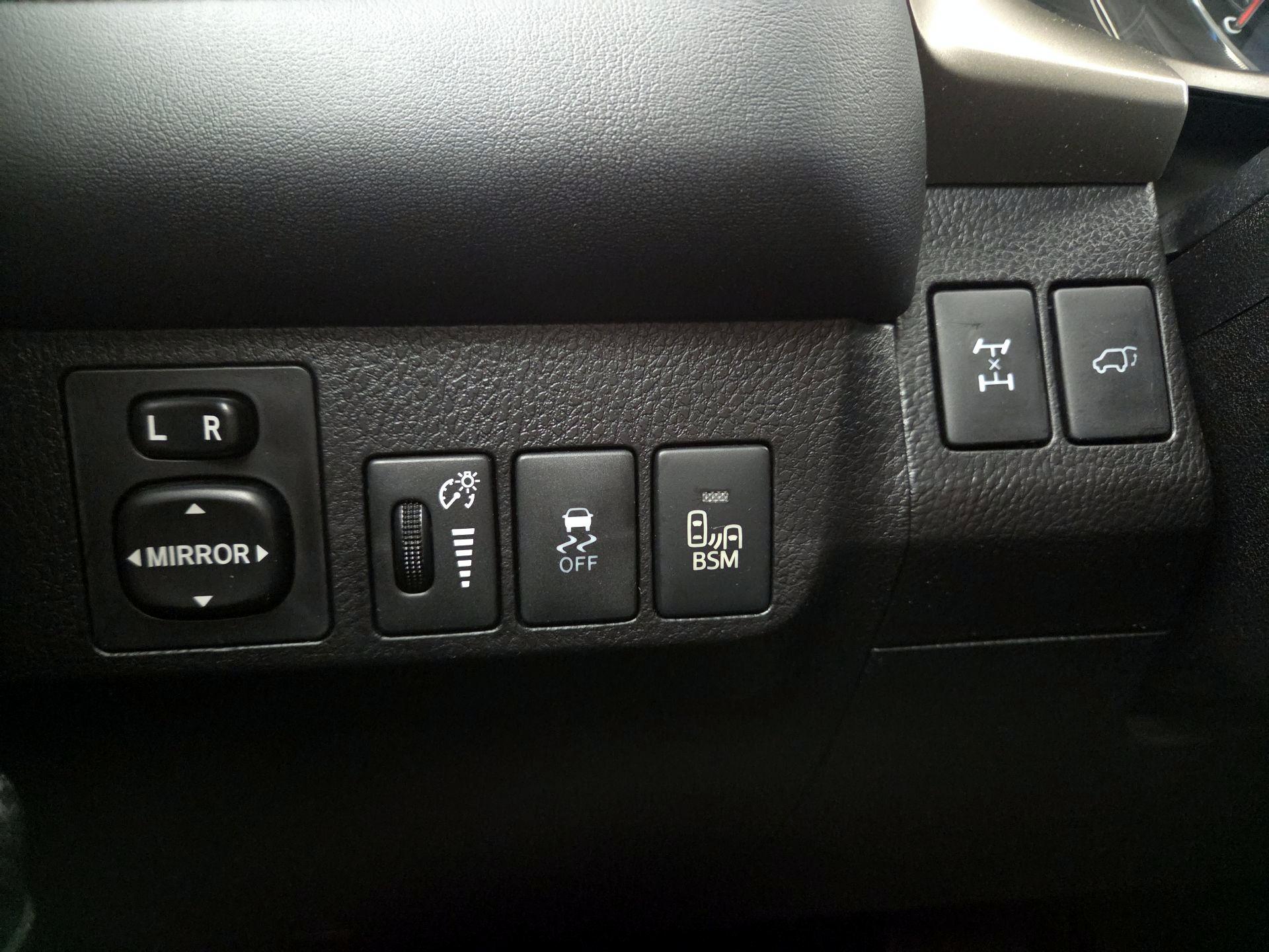 Thumbnail: 2015 Toyota RAV4 - 13