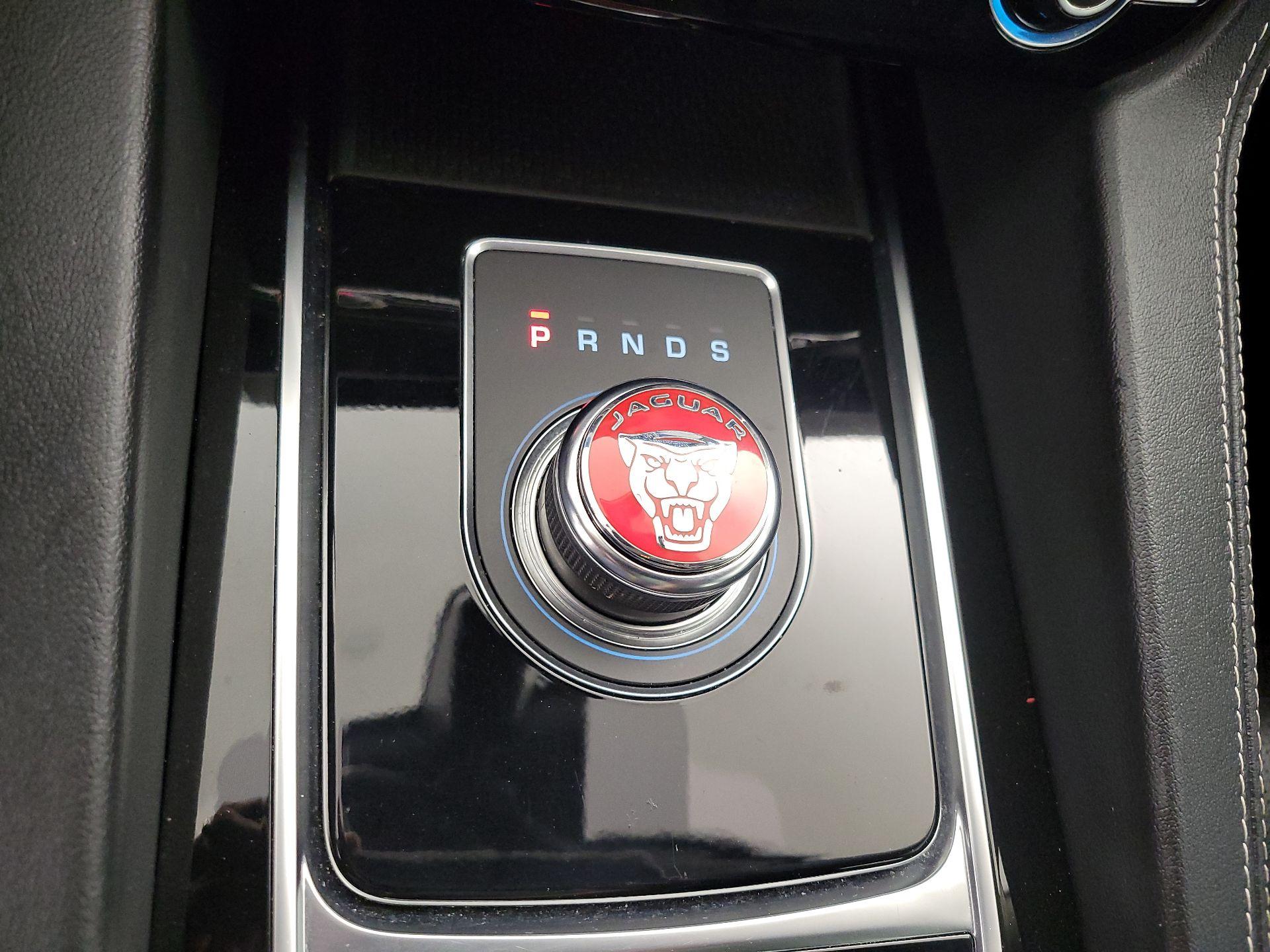 Thumbnail: 2020 Jaguar F-Pace - 17