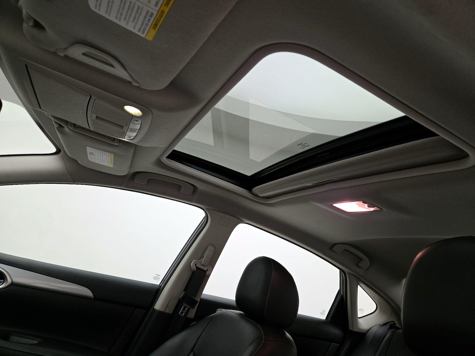 Sunroof(s) & Overhead Airbags