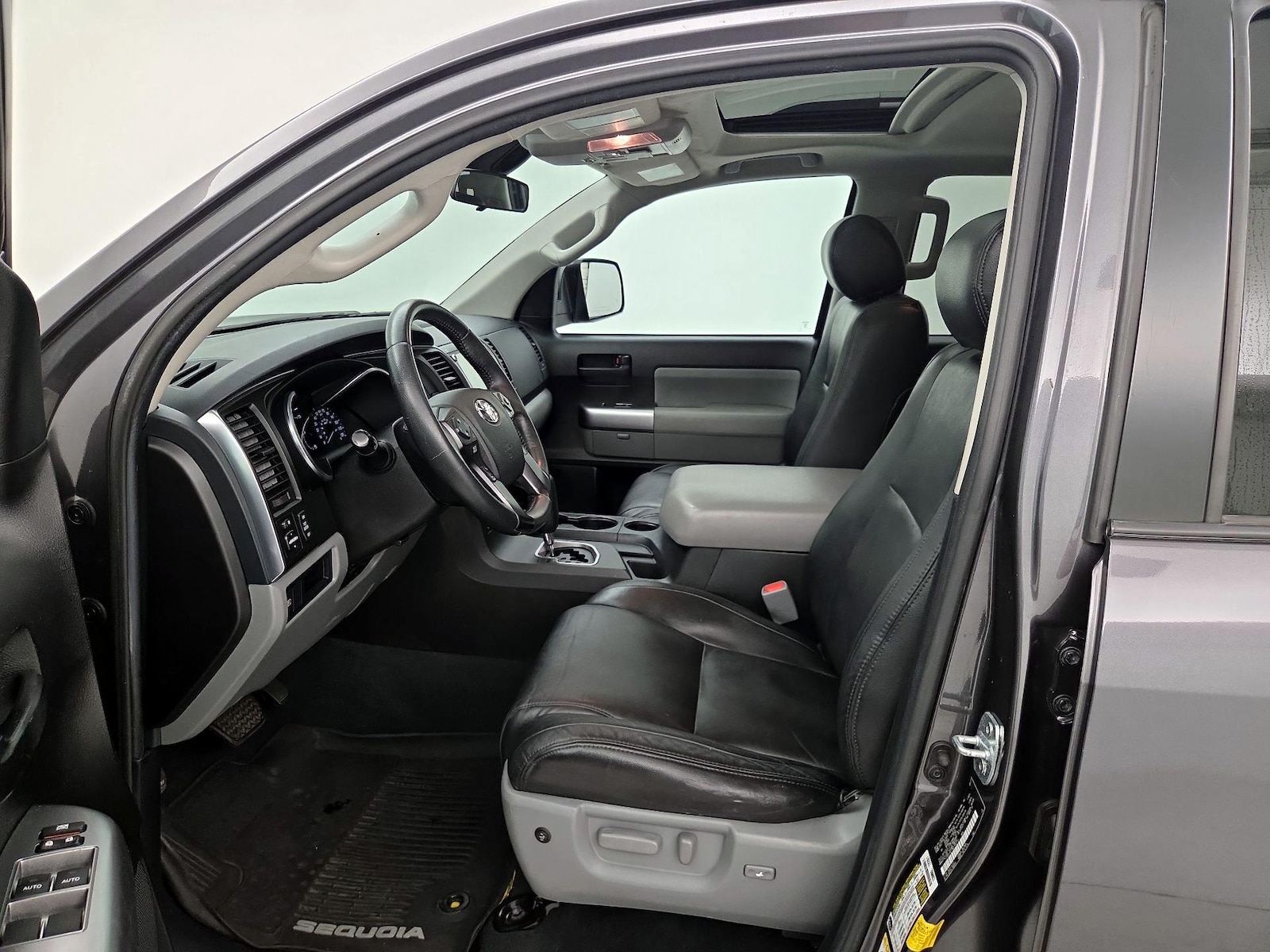 2022 Toyota Sequoia SR5 - Photo 12
