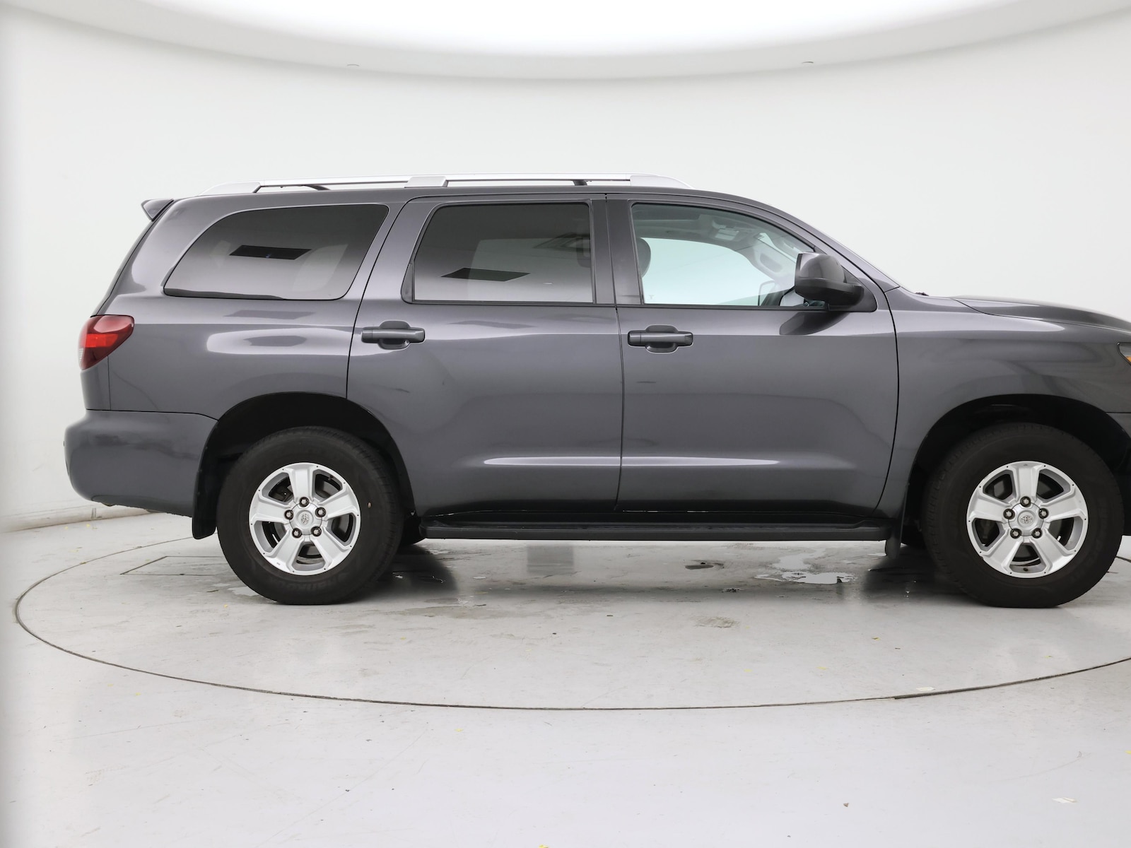 2022 Toyota Sequoia SR5 - Photo 8
