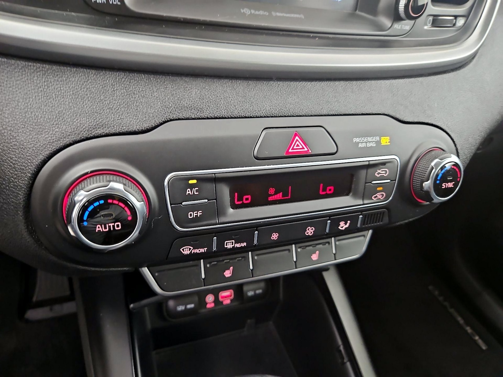 2019 Kia Sorento LX - Photo 17