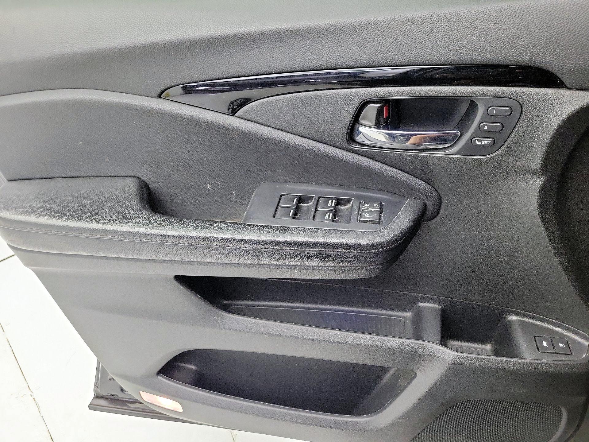 Thumbnail: 2020 Honda Pilot - 12