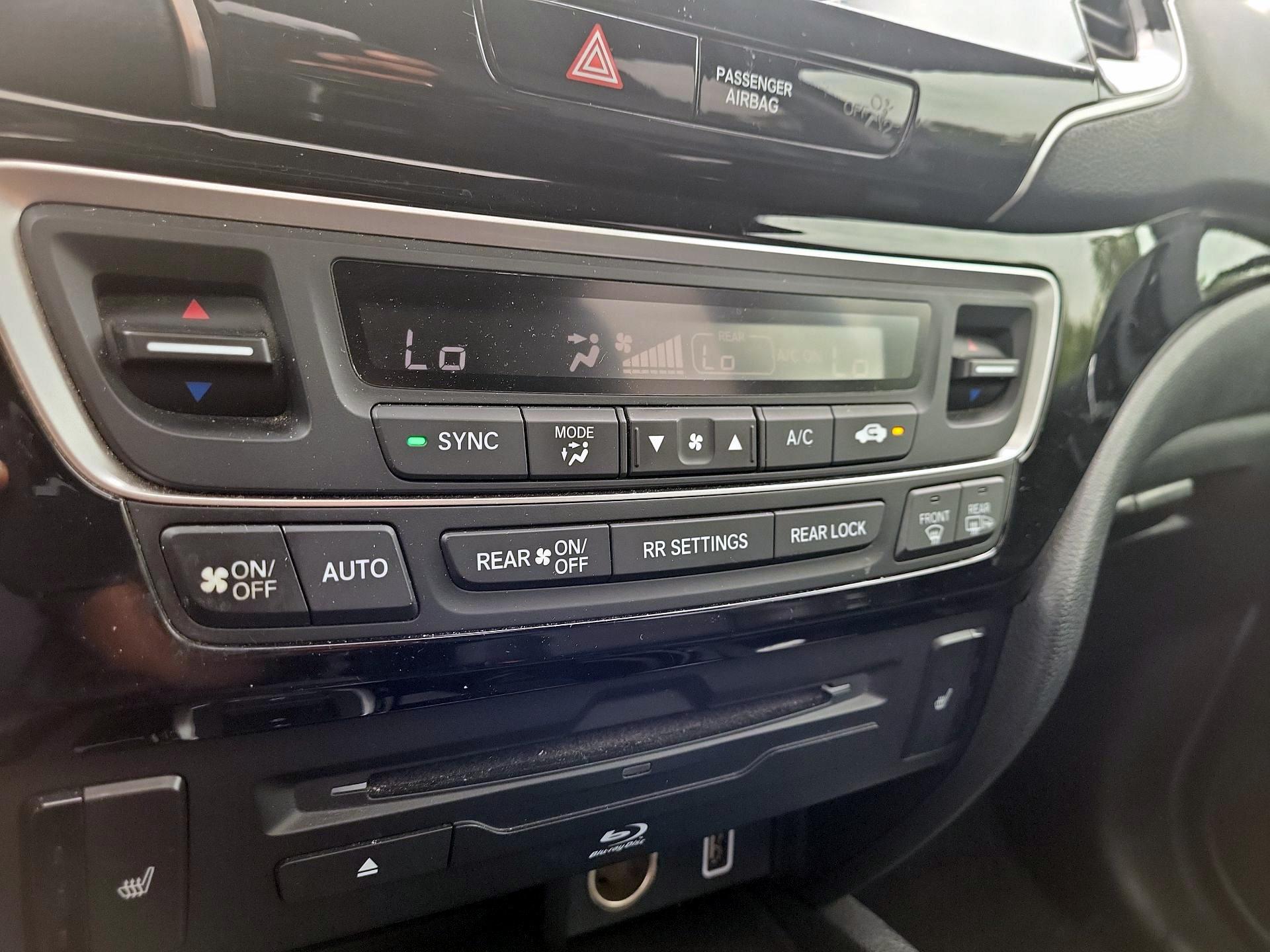 Thumbnail: 2020 Honda Pilot - 17