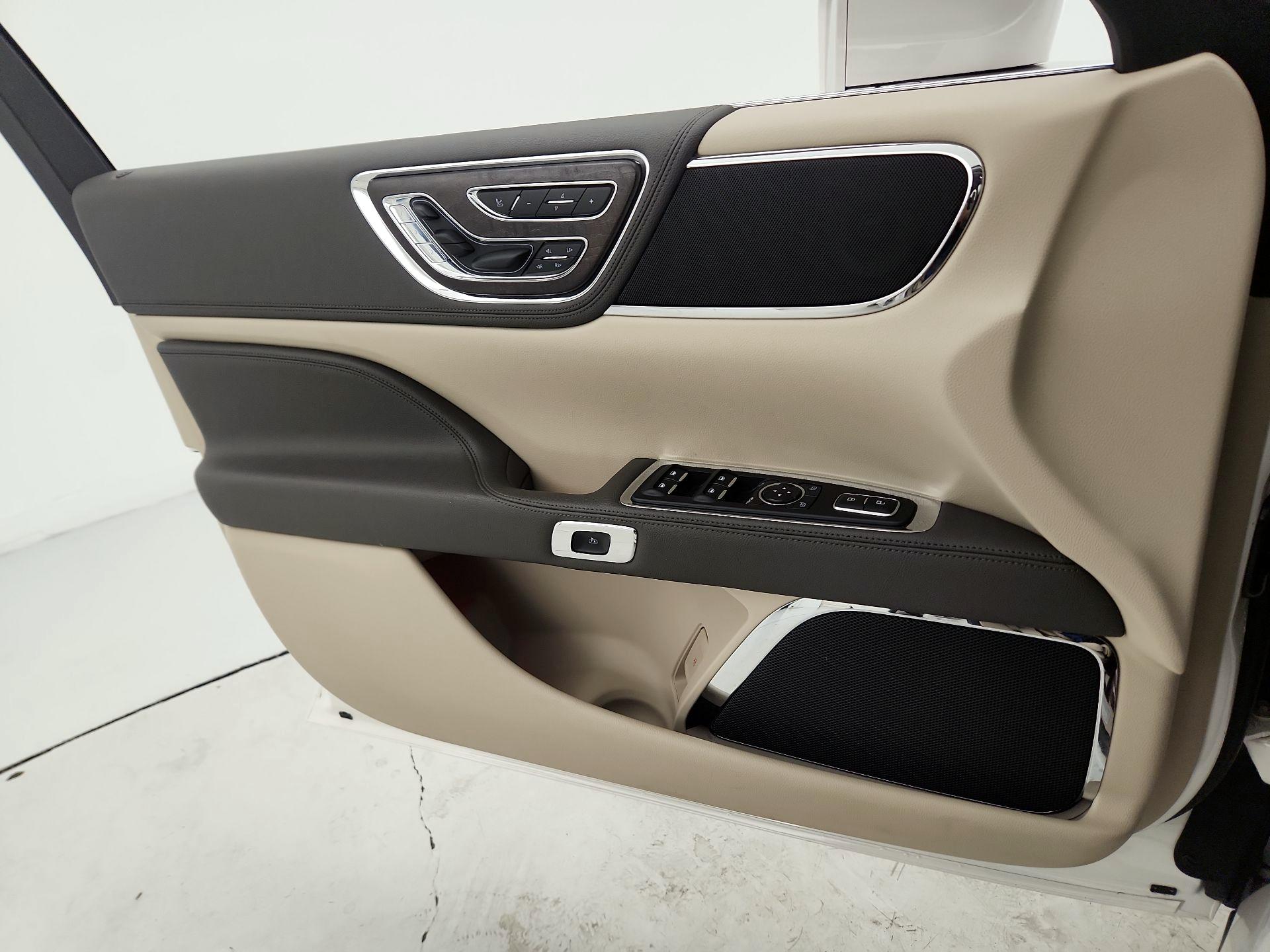Thumbnail: 2017 Lincoln Continental - 12
