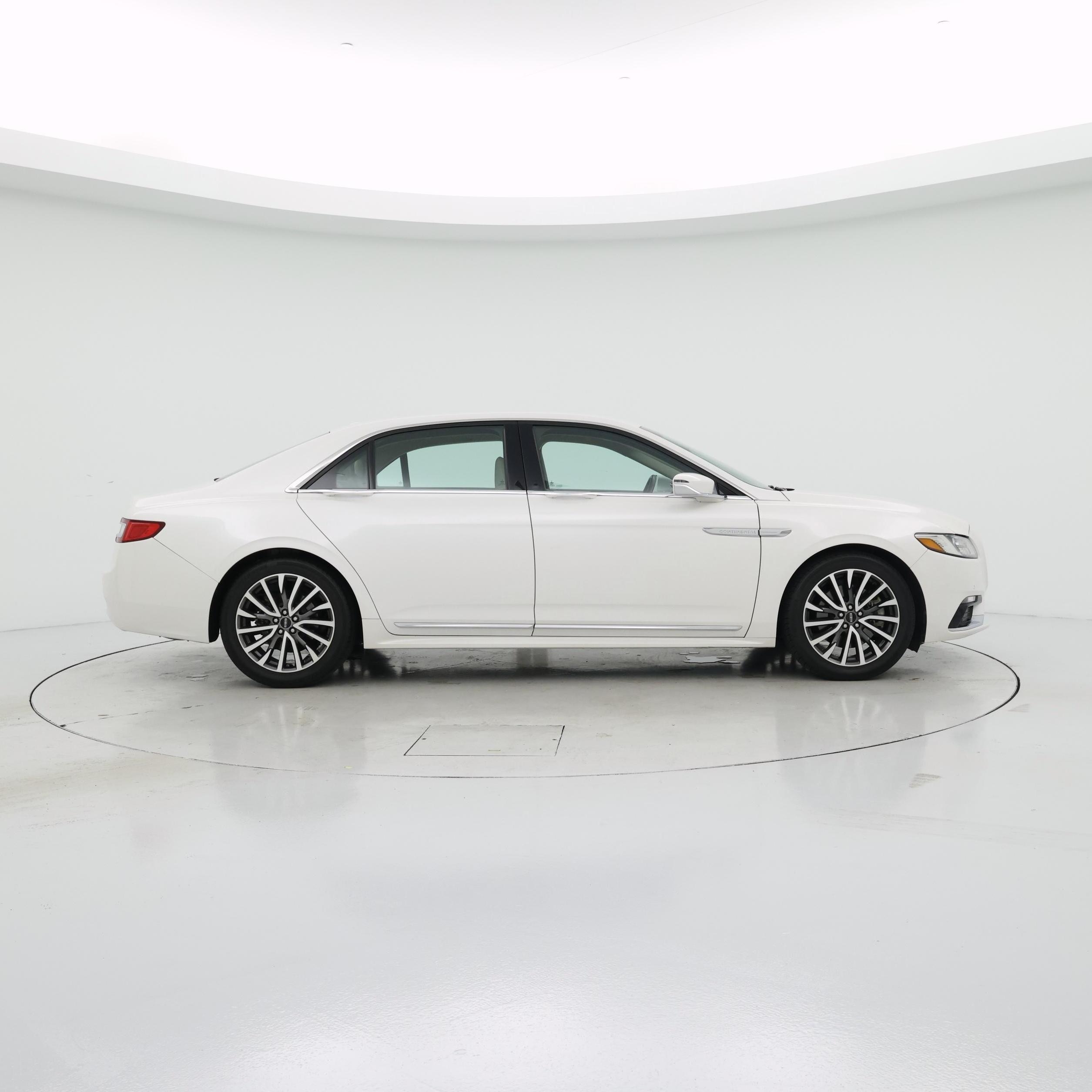 Thumbnail: 2017 Lincoln Continental - 7