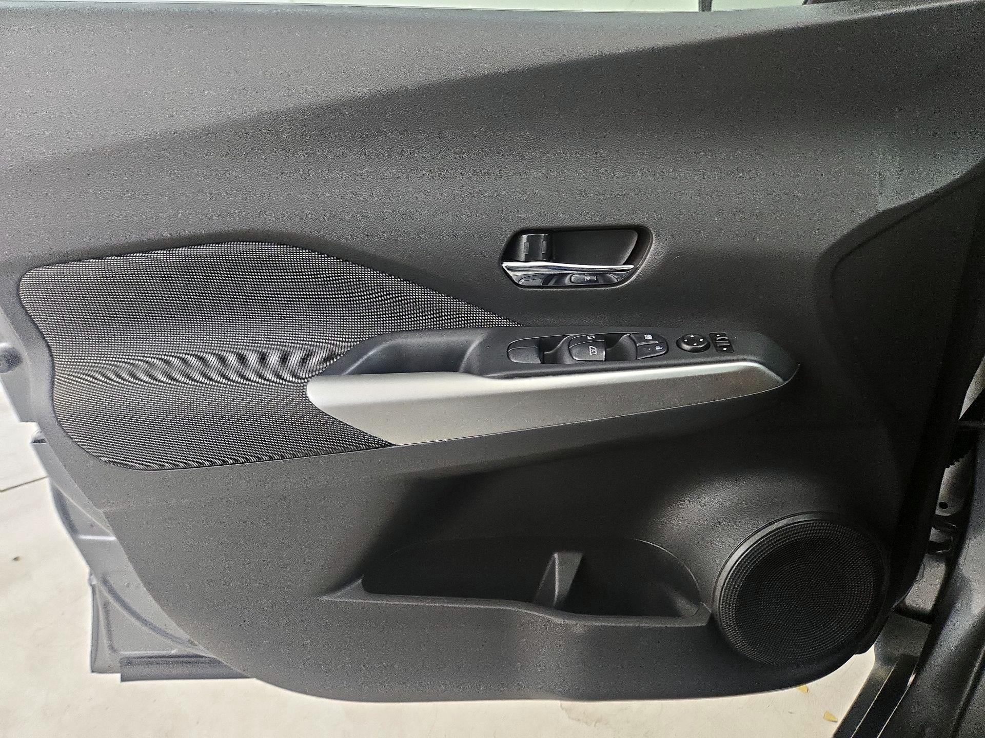 Thumbnail: 2019 Nissan Kicks - 12