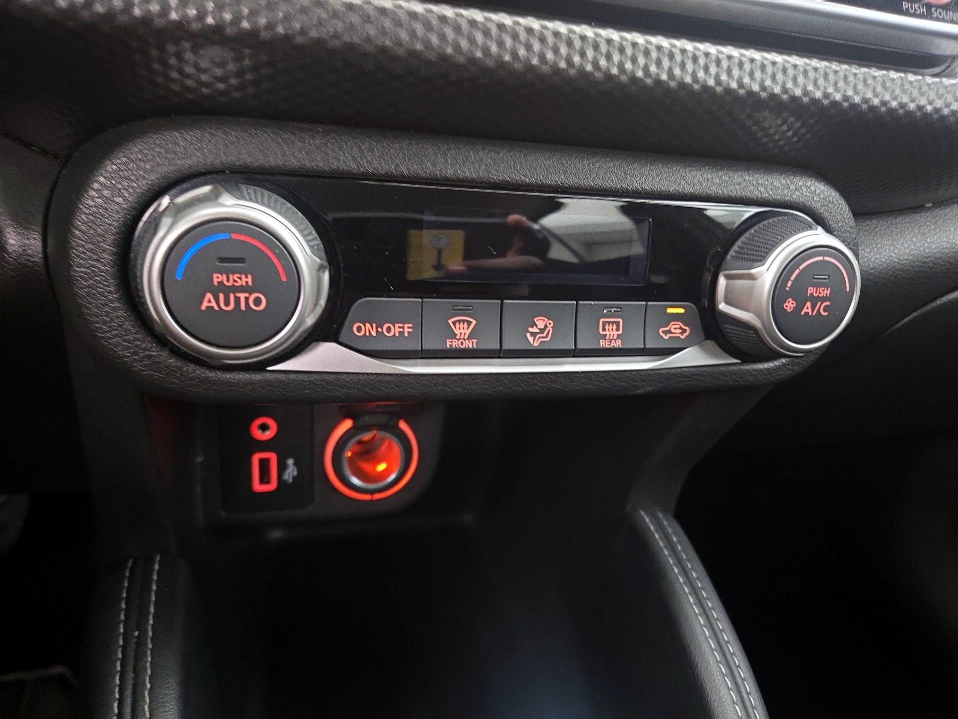 Thumbnail: 2019 Nissan Kicks - 16