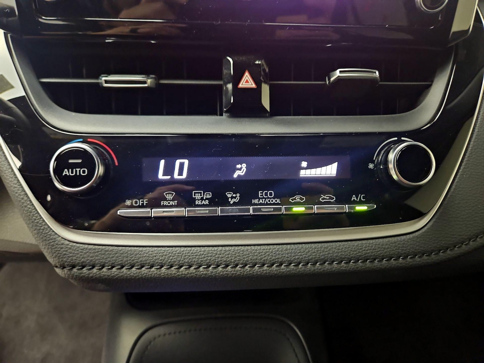 2020 Toyota Corolla SE - Photo 17
