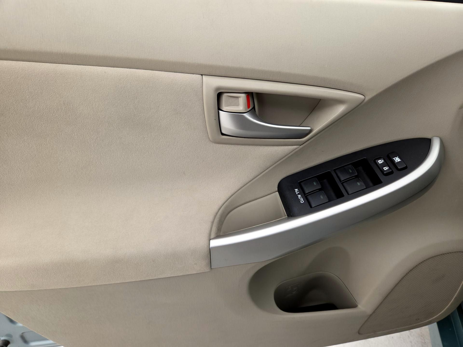 Thumbnail: 2015 Toyota Prius - 12