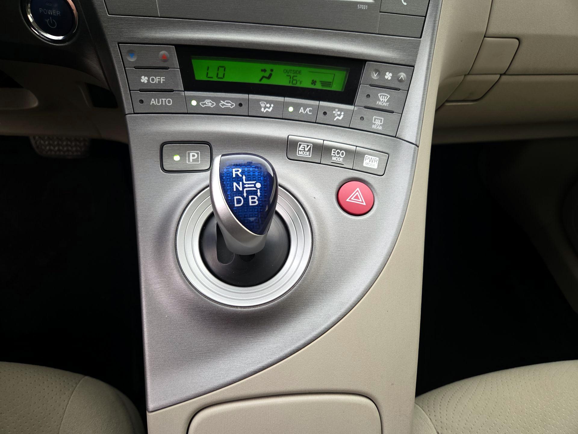 Thumbnail: 2015 Toyota Prius - 17