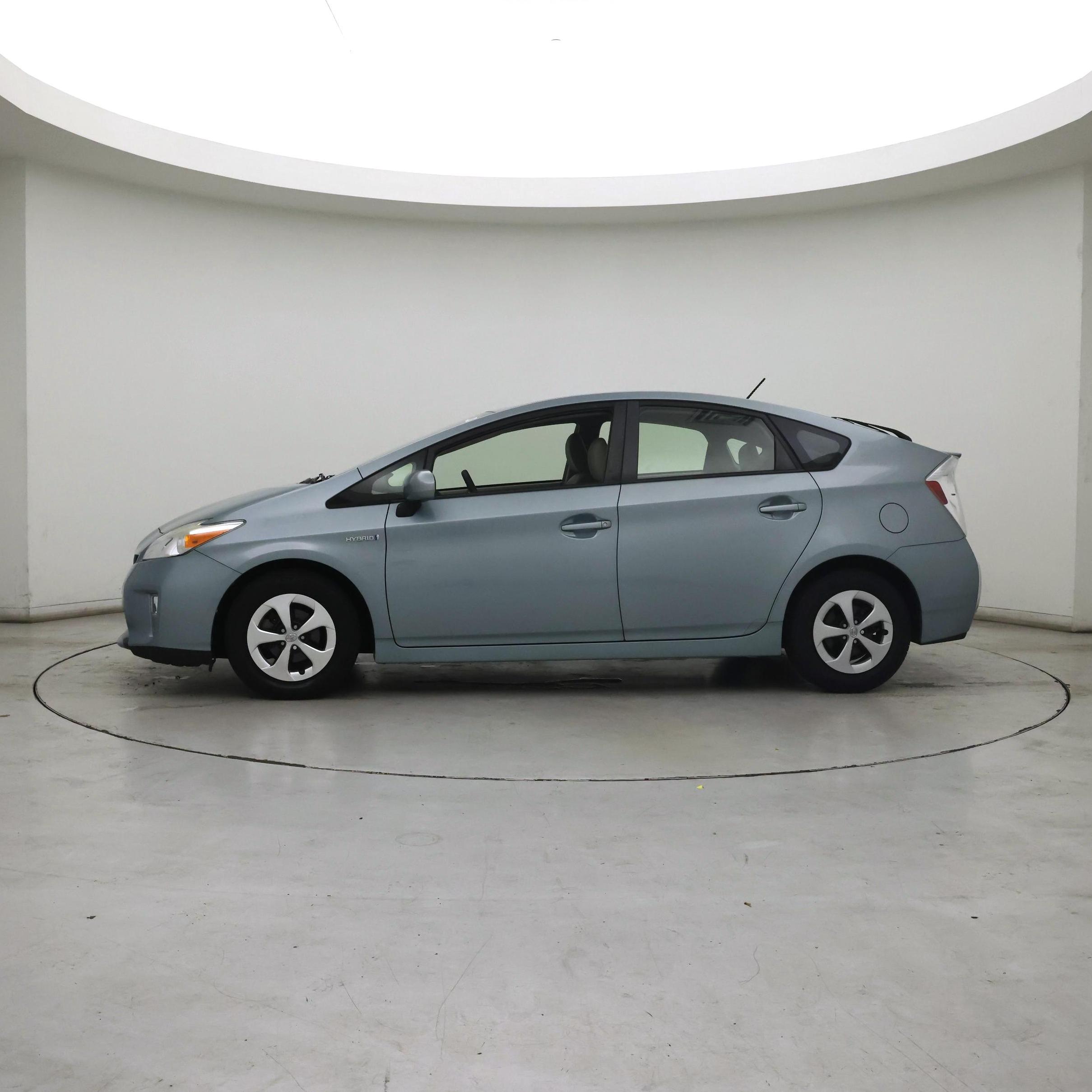 Thumbnail: 2015 Toyota Prius - 3