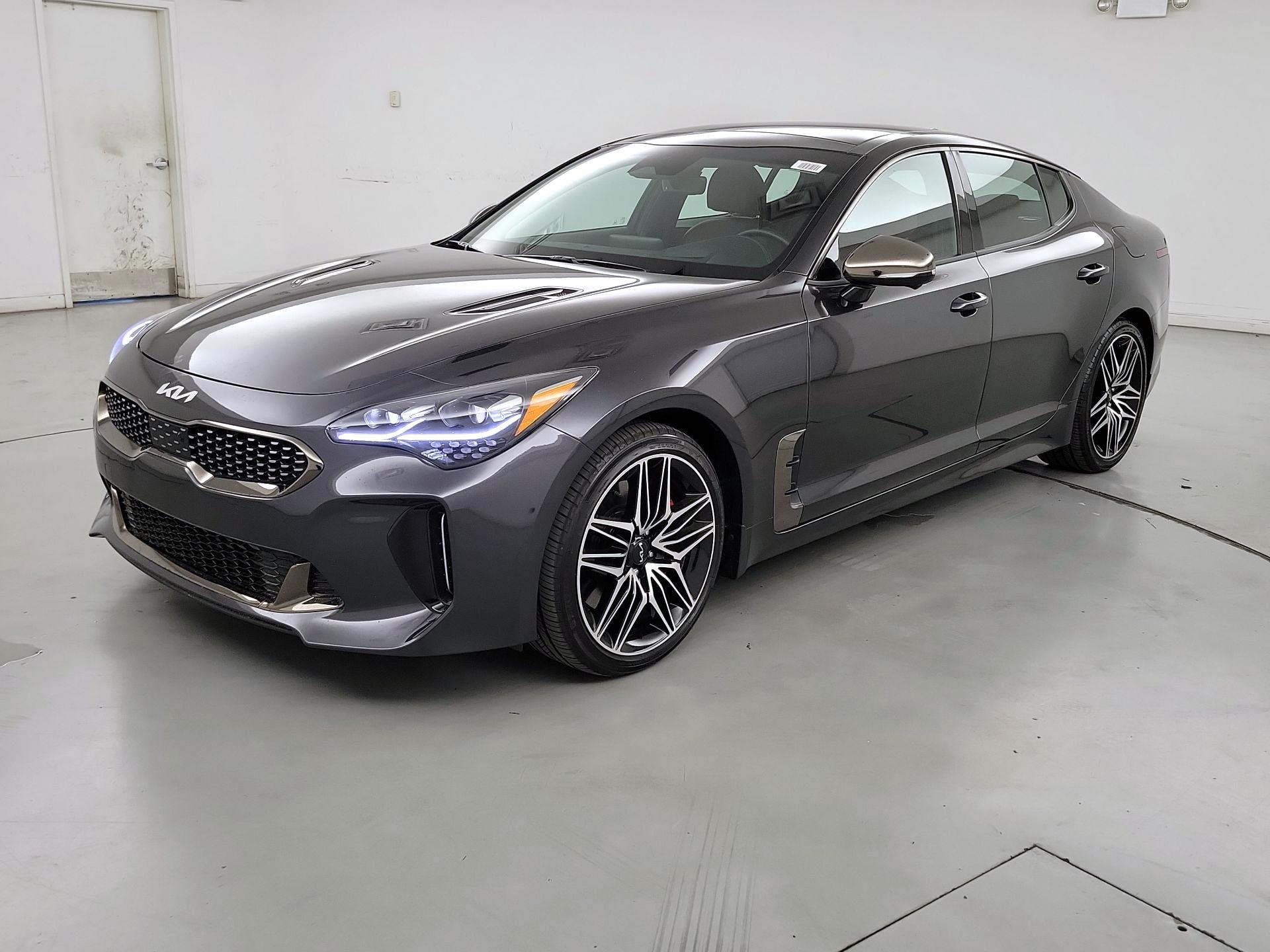 Thumbnail: 2023 Kia Stinger - 3