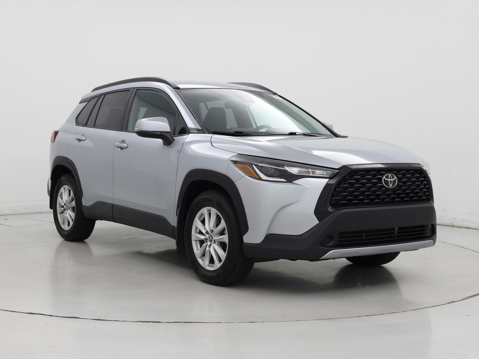 2022 Toyota Corolla Cross LE - Photo 2