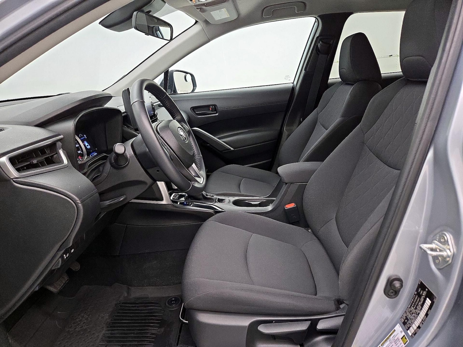 2022 Toyota Corolla Cross LE - Photo 12