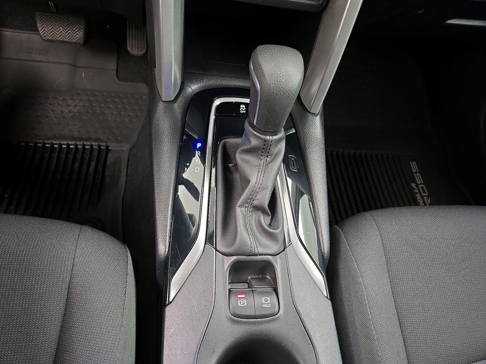 2022 Toyota Corolla Cross LE - Photo 18